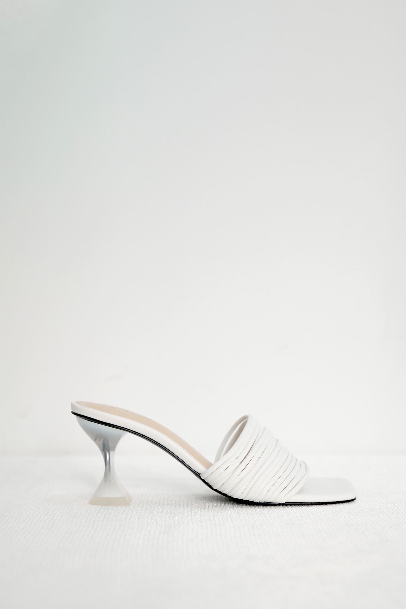 OLV - Giày Cora Heels in White