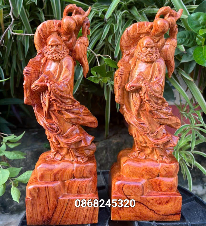 Tượng đạt ma quá hải bằng gỗ hương đá kt cao 30×10x9cm