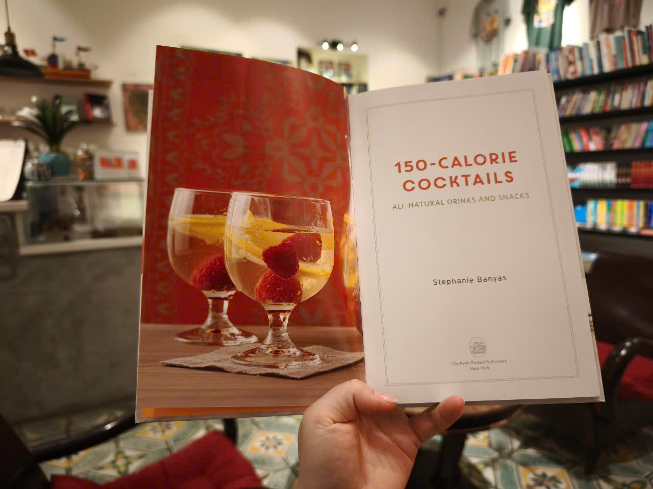 Sách - 150-Calorie Cocktails: All-Natural Drinks and Snacks: A Recipe Book by Stephanie Banyas