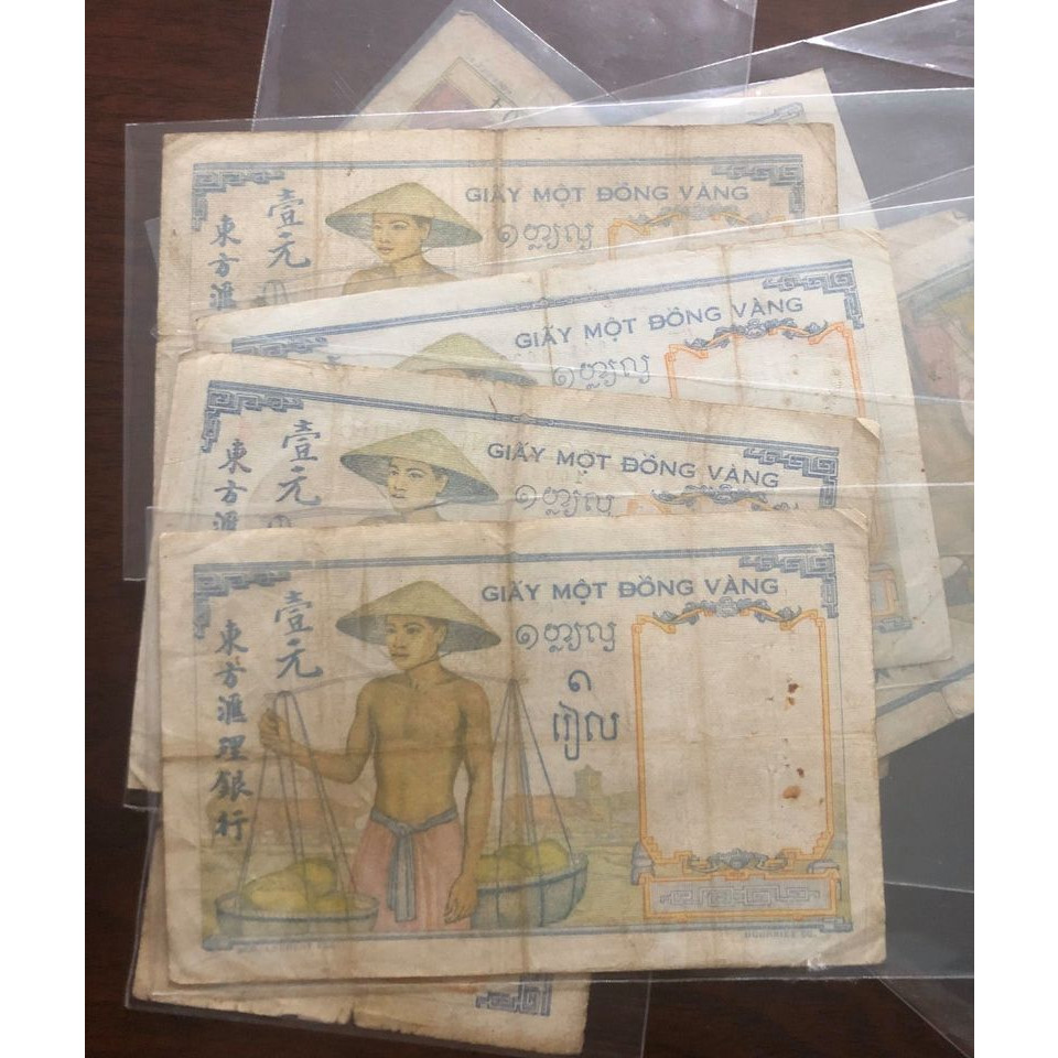 Tiền Việt Nam giấy 1 đồng vàng, kèm bao nilong bảo quản