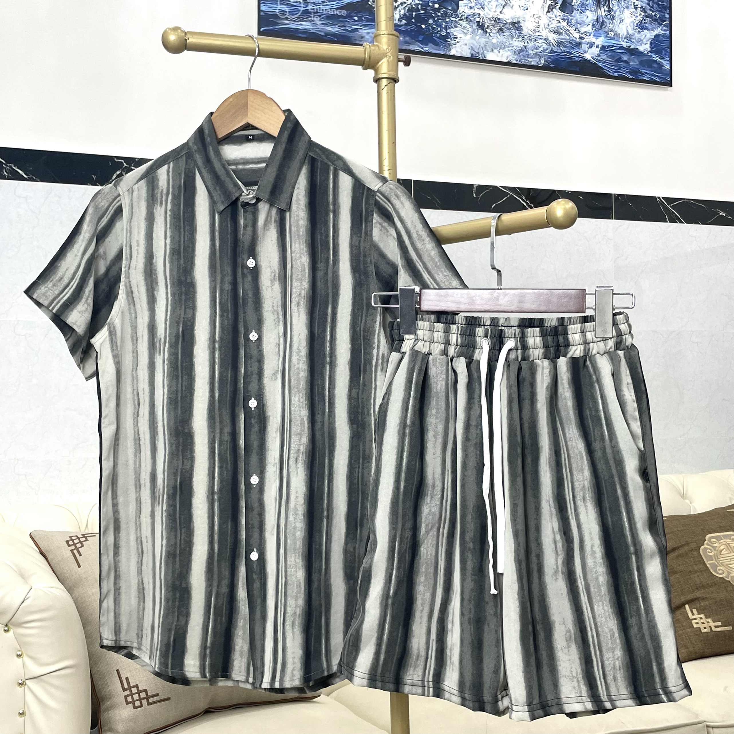 Bộ áo sơ mi nam tay ngắn quần short ống rộng họa tiết sọc loang chất lụa mango không nhăn mềm rũ