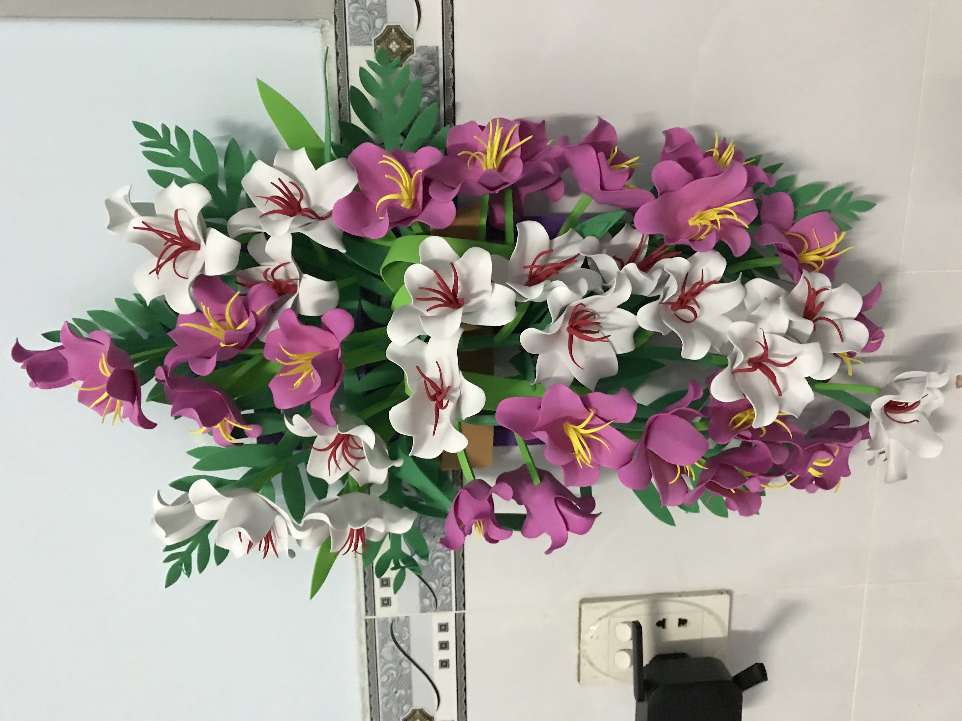 Hoa trang trí lớp