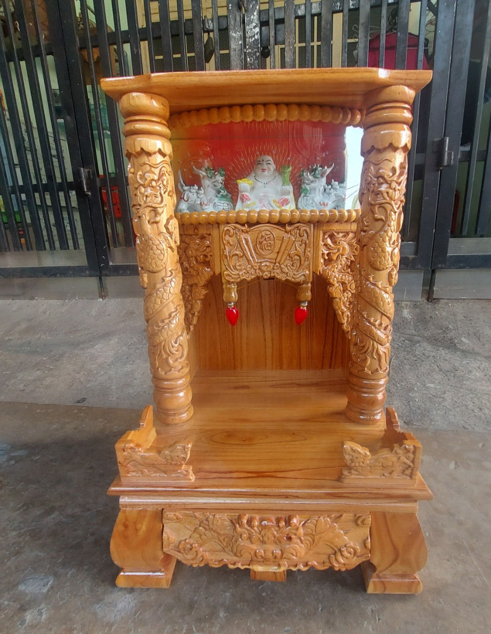 Bàn thờ thần tài ông địa,có hộp đèn,cột và ngăn kéo dày 61 x98 cm