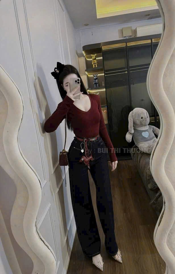 Áo thun dài tay nữ cổ tim có đệm vai HOT HIT