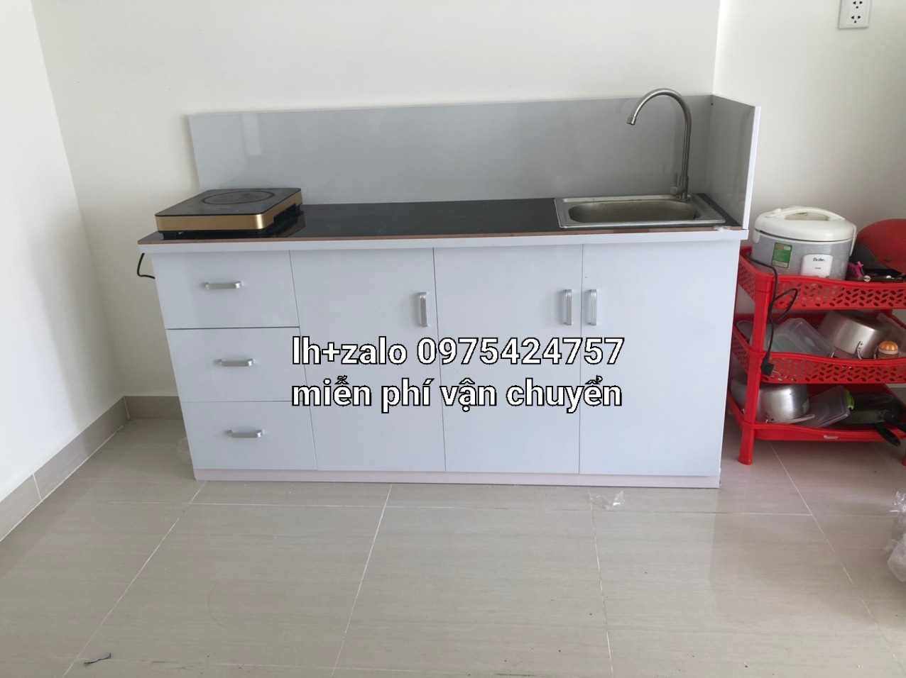 Tủ bếp sẵn bồn có vách nhựa đài loan giá xưởng