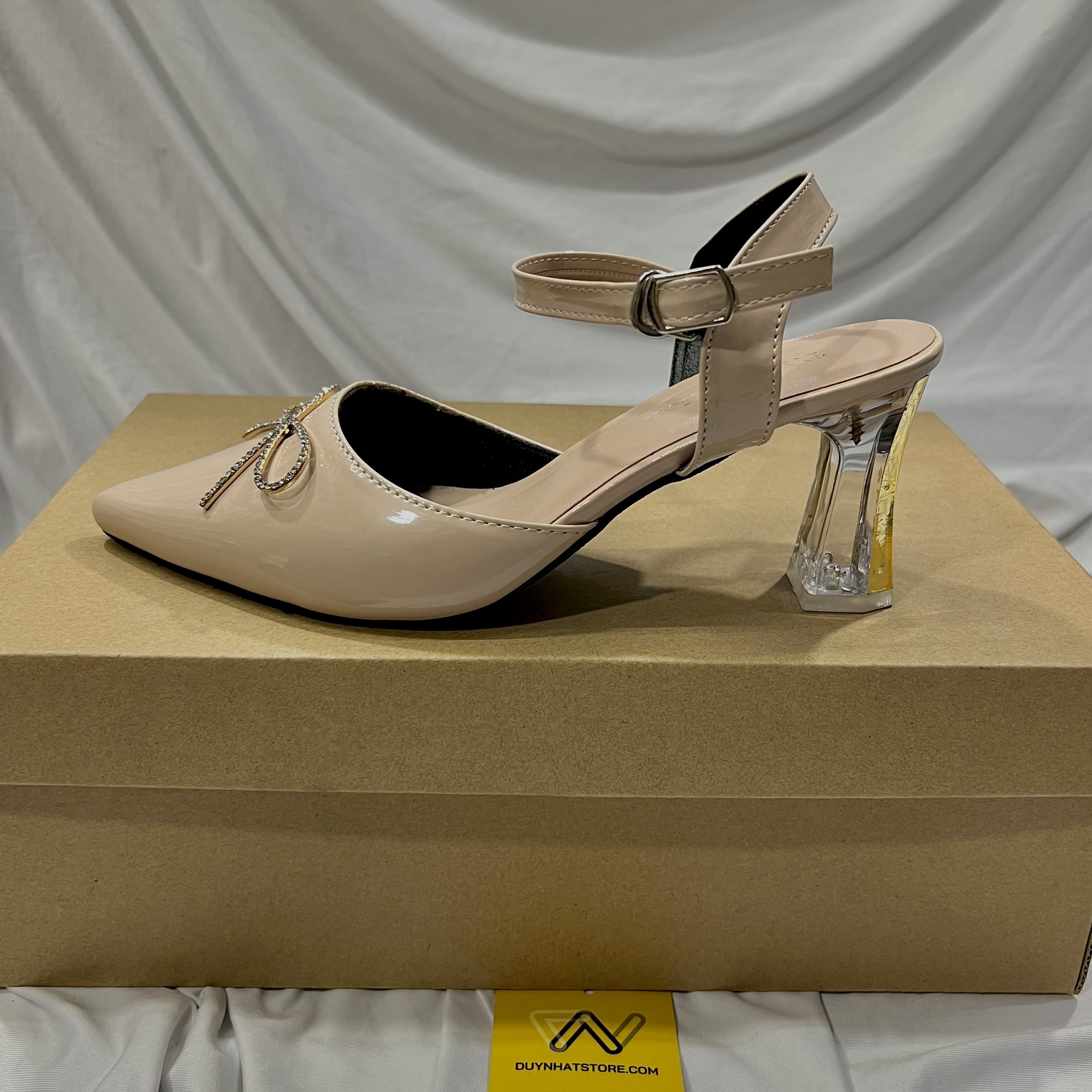 Giày Bít Mũi Sandal Khóa Nơ Cao Gót 7cm Giày Duy Nhật Store Phối Da Bóng Gót Trong Uzzang Trend Thanh Lịch Màu Đen Kem