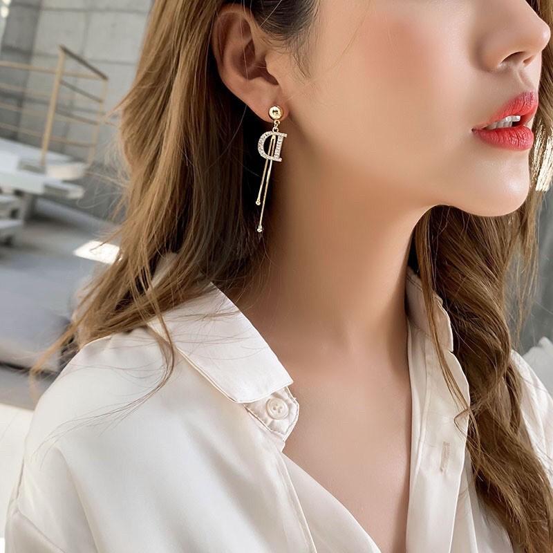Khuyên tai cao cấp dáng dài chữ D