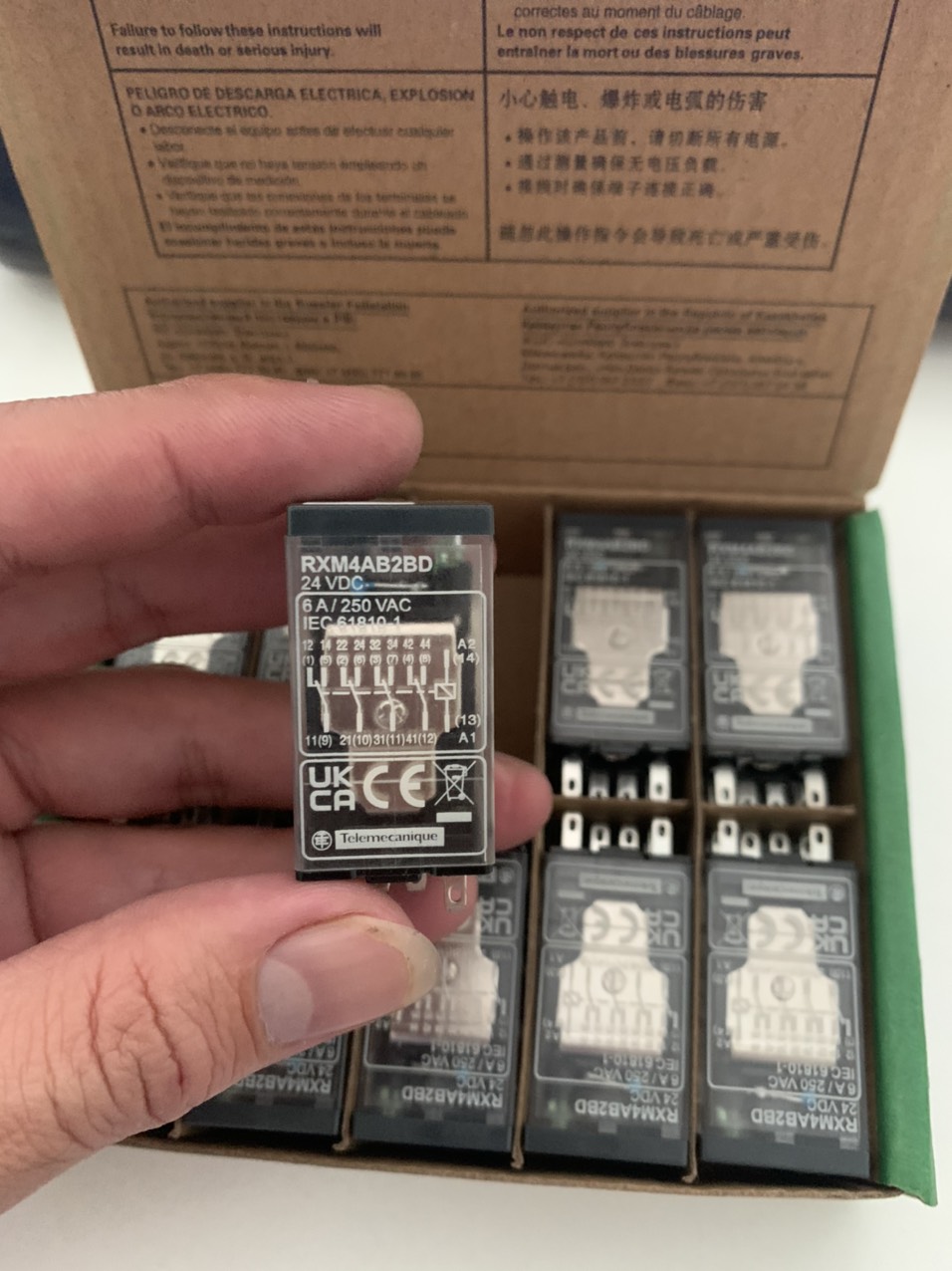 Rơ le RXM4AB2BD Schneider, coil 24Vdc, 14 chân, có LED, có phím test | Hàng Chính hãng |