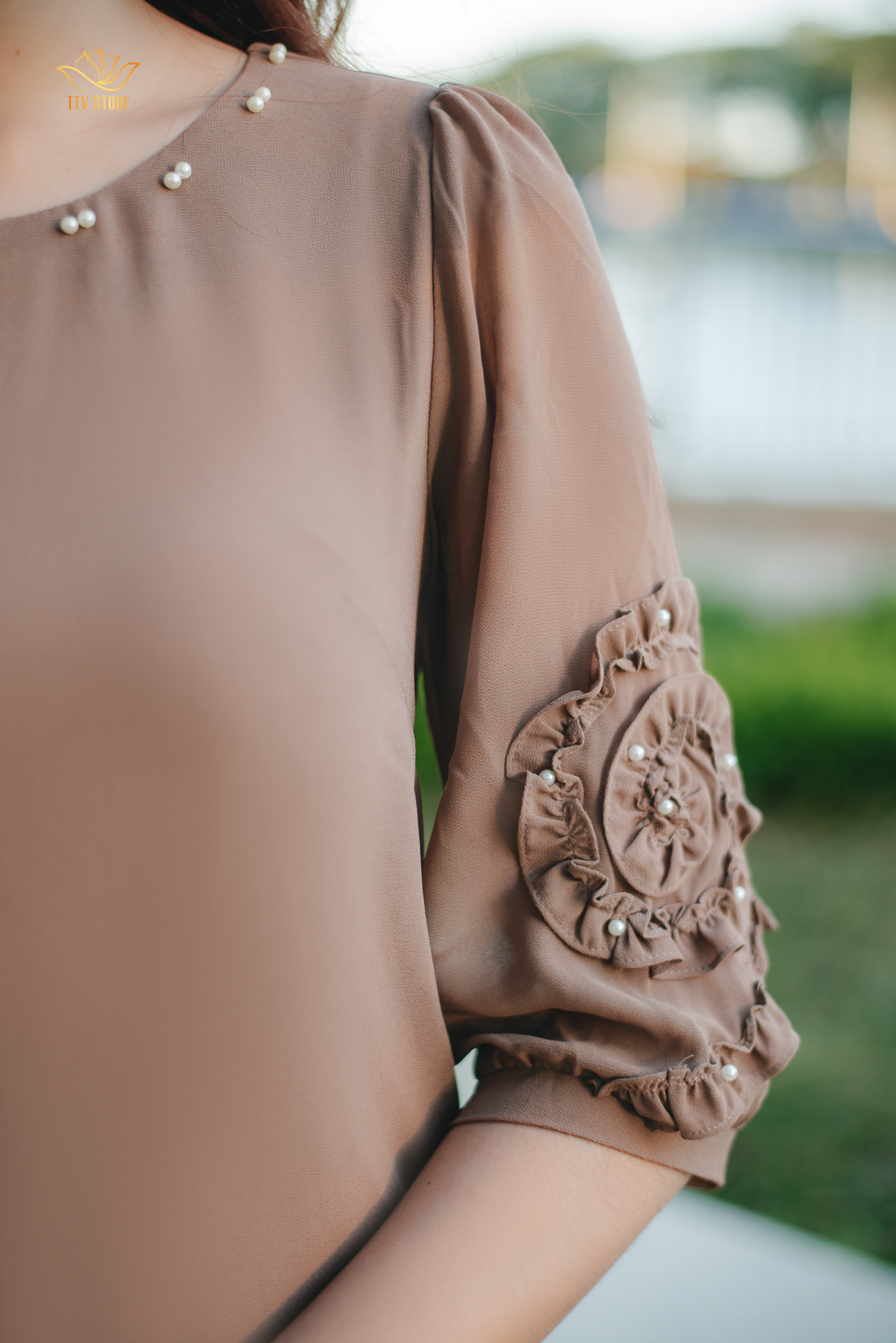Đầm suông thiết kế trung niên sang trọng cao cấp Cổ tròn đính ngọc tay lỡ kết hoa màu Nâu tây TTV STORE TTV1368