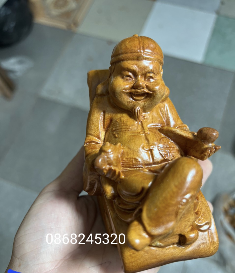 Tượng ông thương gia bằng gỗ bách xanh thơm nức kt 15×7×8cm