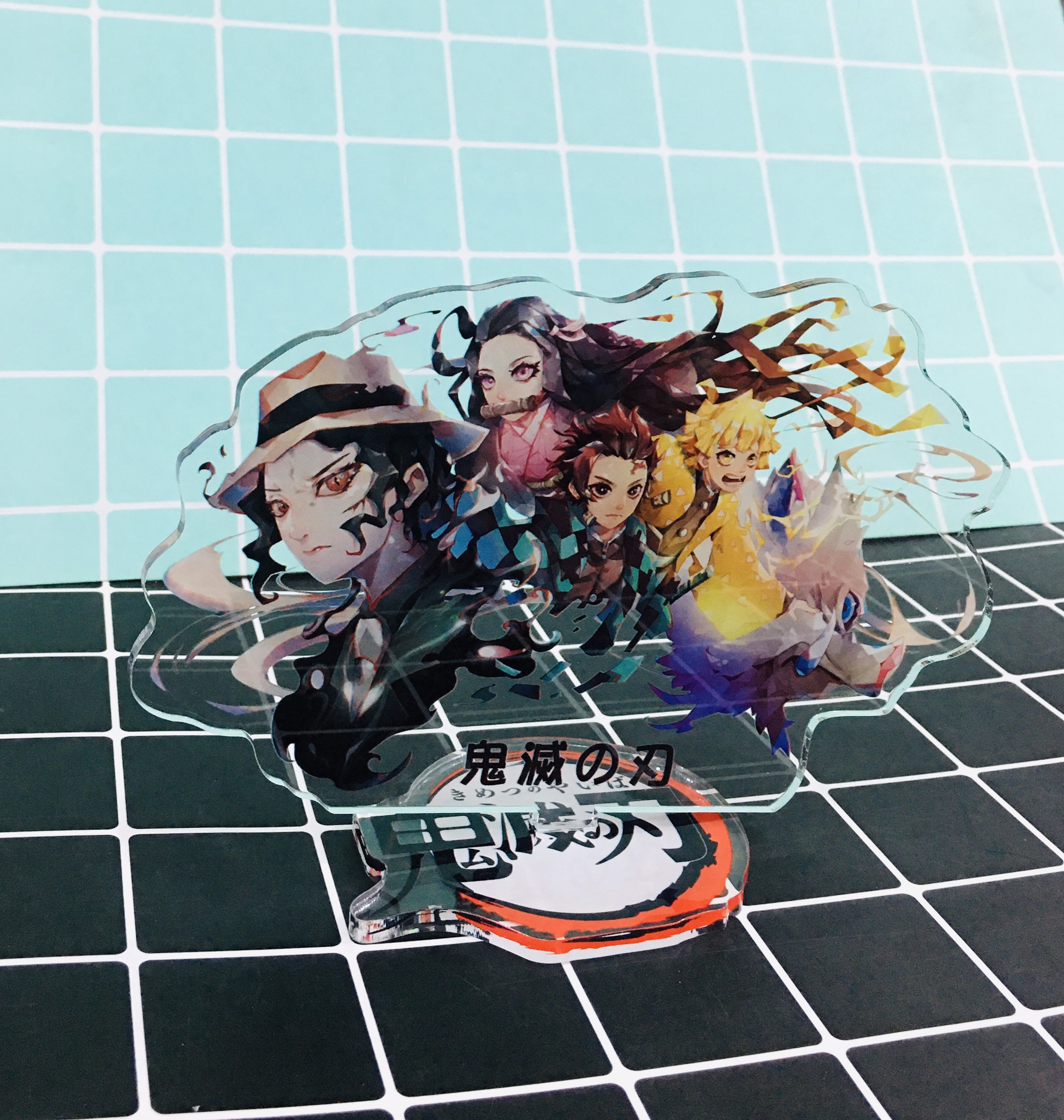 Standee tượng mica trong Kimetsu no Yaiba