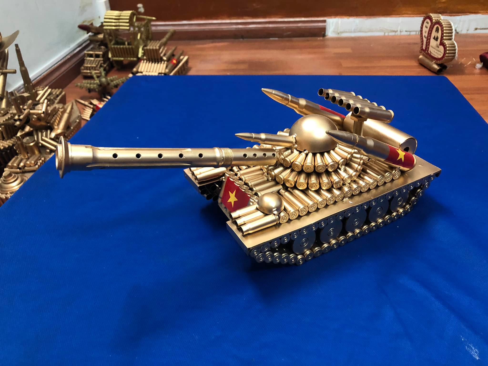 Mô hình vỏ đạn xe tăng chiến đấu thời xưa, tặng kèm 1 móc khóa viên đạn
