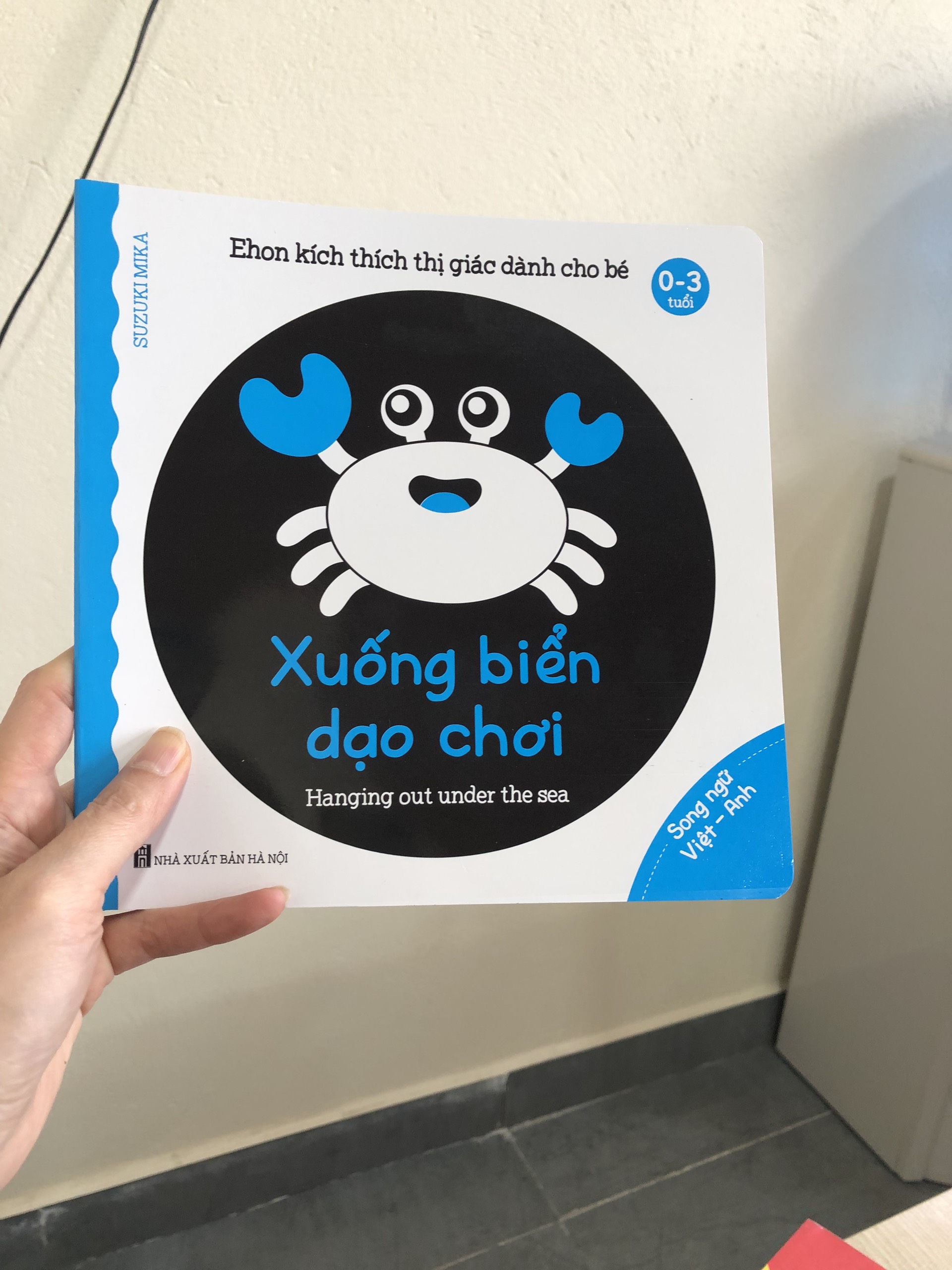 1 Cuốn Trong Trọn Bộ 6 Cuốn Ehon Kích Thích Thị Giác cho bé Song Ngữ Việt Anh - In mực chiết xuất tự nhiên - Chất liệu giấy ảnh chịu nước, chống thấm nước - Bé gặm nhấm không rách