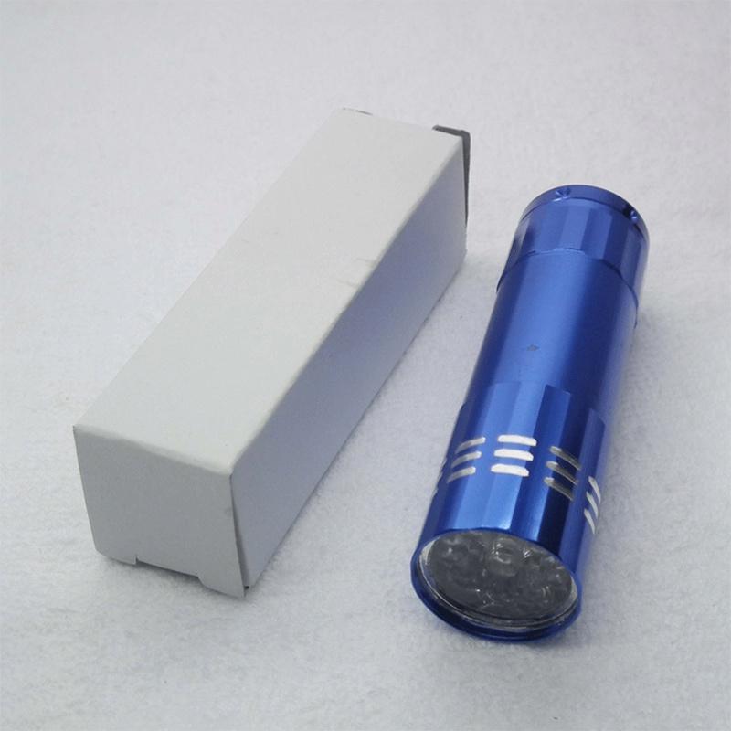 Đèn pin mini 9 bóng LED sử dụng pin AAA
