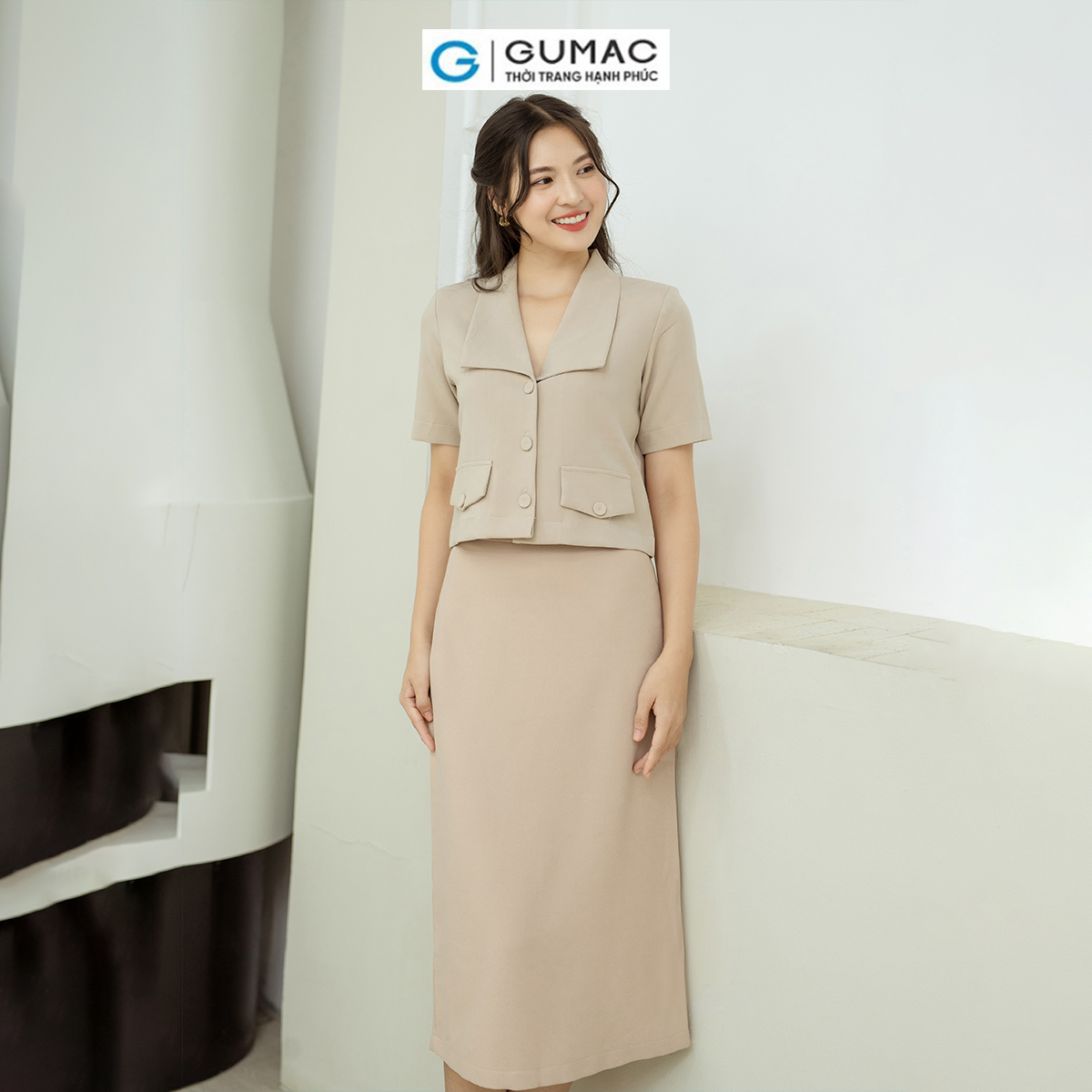 Blazer cổ bẻ V GUMAC AD08043