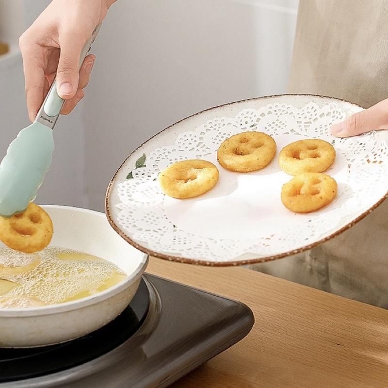 Set 100 tờ giấy nến tròn HOA VĂN thấm dầu đục lỗ lót thức ăn, đồ chiên rán, bánh ngọt phong cách Vintage decor bàn ăn