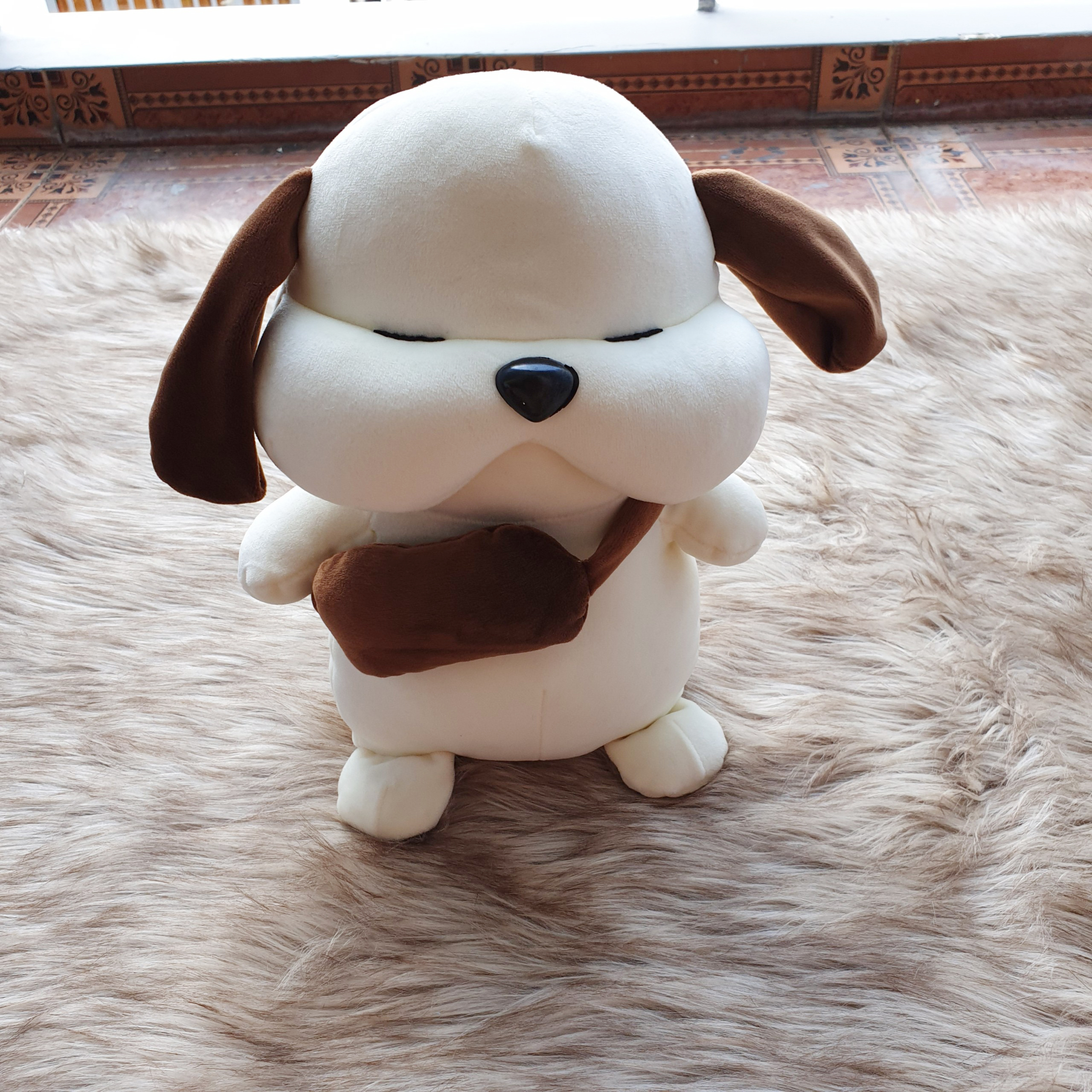 Chó Puppy mặt xệ đeo cặp màu kem size 33cm