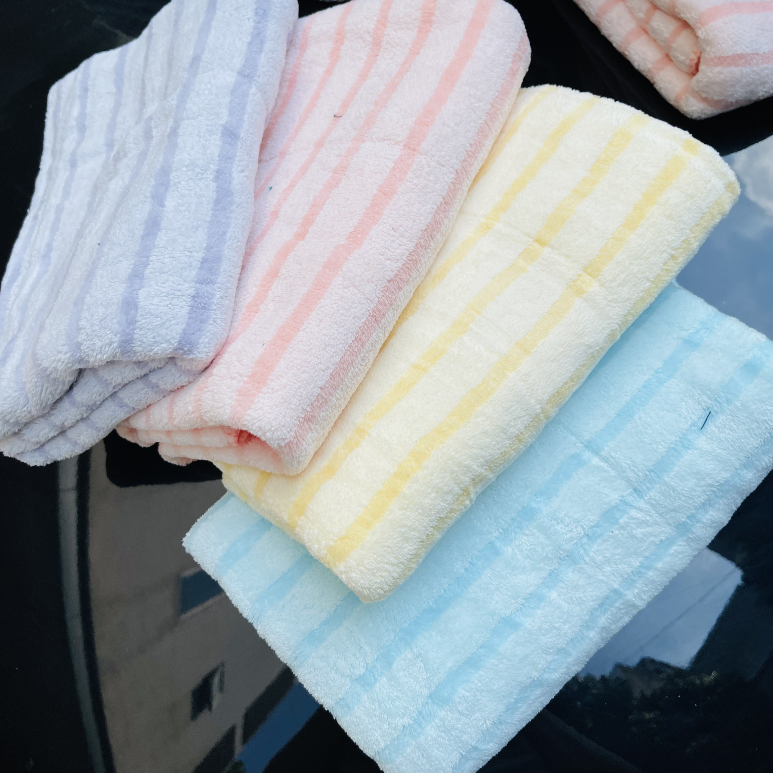 Khăn tắm lông cừu, hoa văn chìm hình gấu, KT 50x100cm, nặng 200g