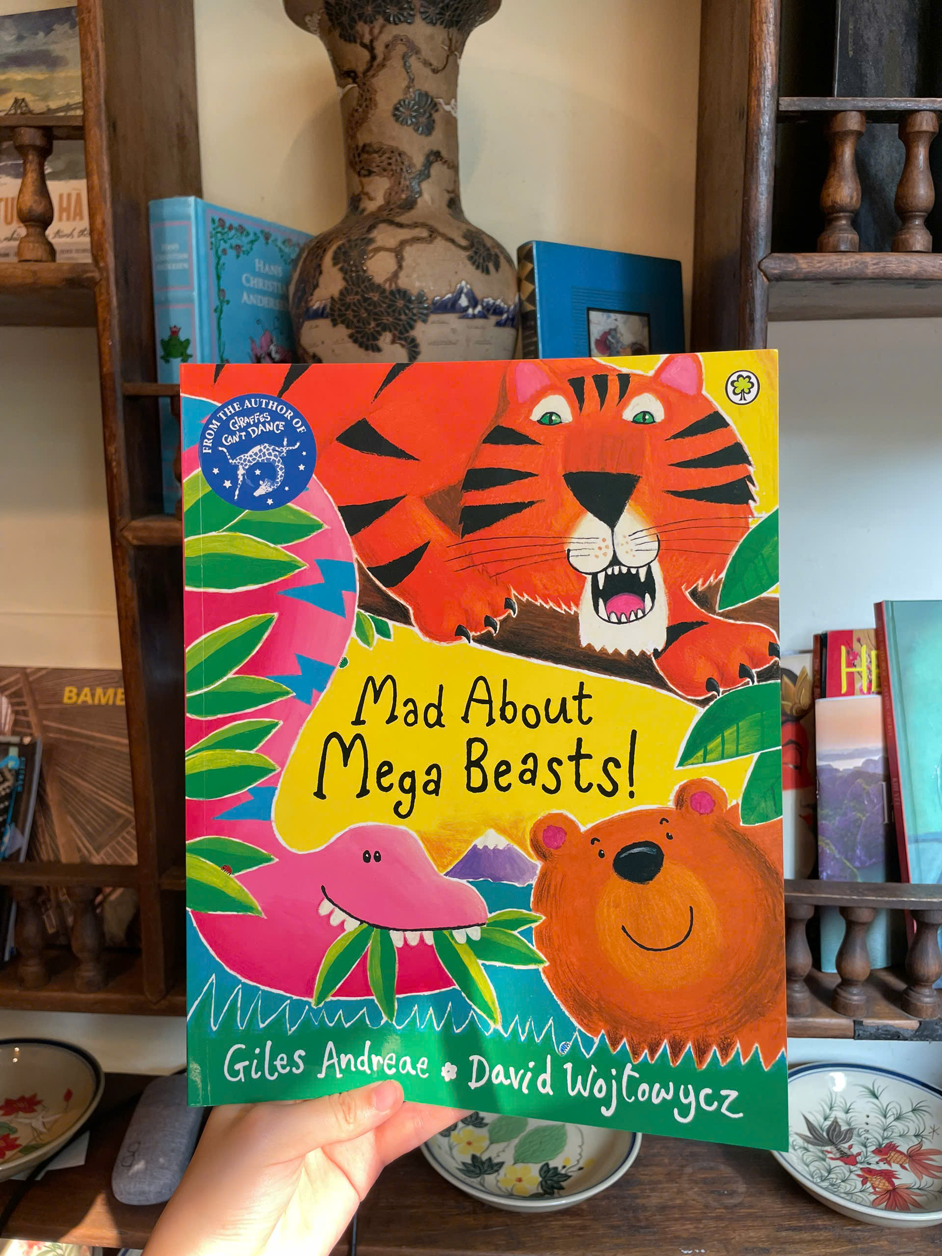 Sách - Mad About Mega Beasts by Giles Andreae - Children Picture Story book in English - Ngoại Văn