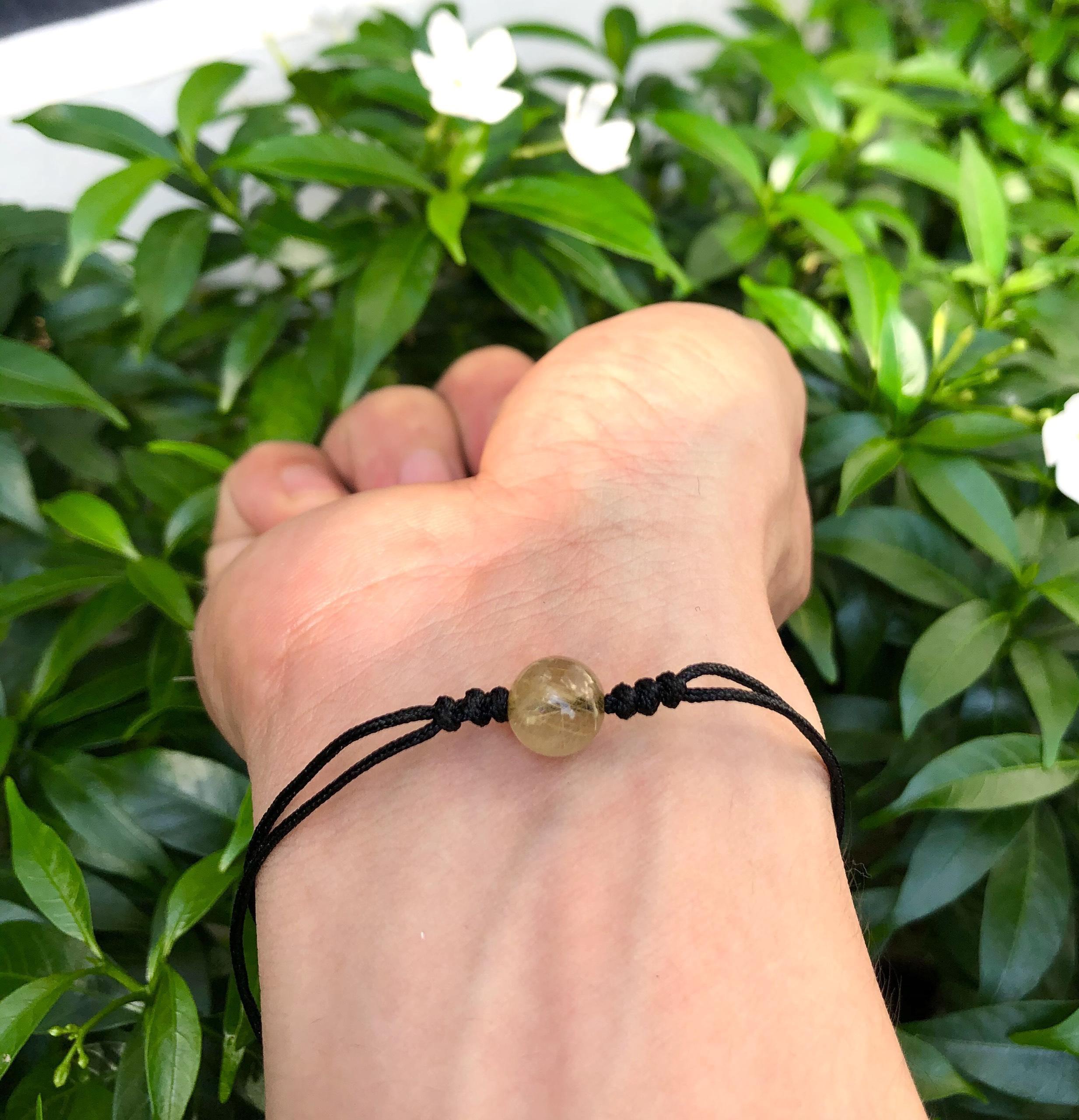 Vòng tay đá thạch anh tóc vàng đan dây đen 8mm