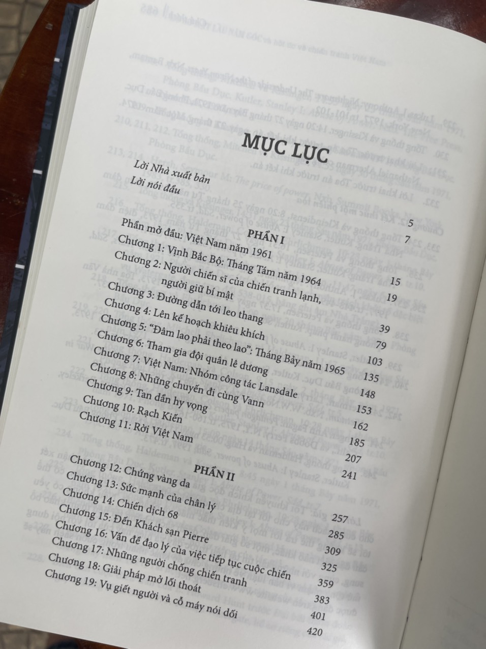 HỒ SƠ MẬT LẦU NĂM GÓC Và hồi ức về chiến tranh Việt Nam – Daniel Ellsberg – Minh Thu và Trọng Minh (dịch và hiệu đính) – NXB Chính Trị Quốc Gia Sự Thật - Bìa cứng