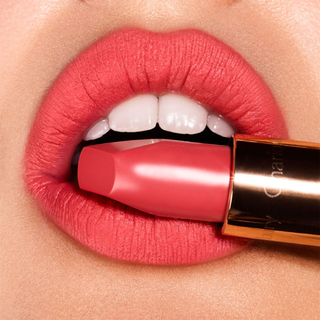 Son môi Charlotte Tilbury Matte Revolution Sexy Siena