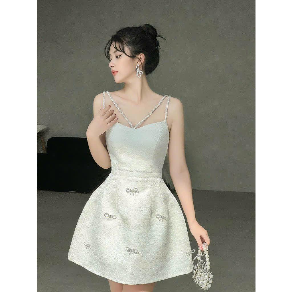 Đầm xòe chéo cổ đính đá kèm tag nơ