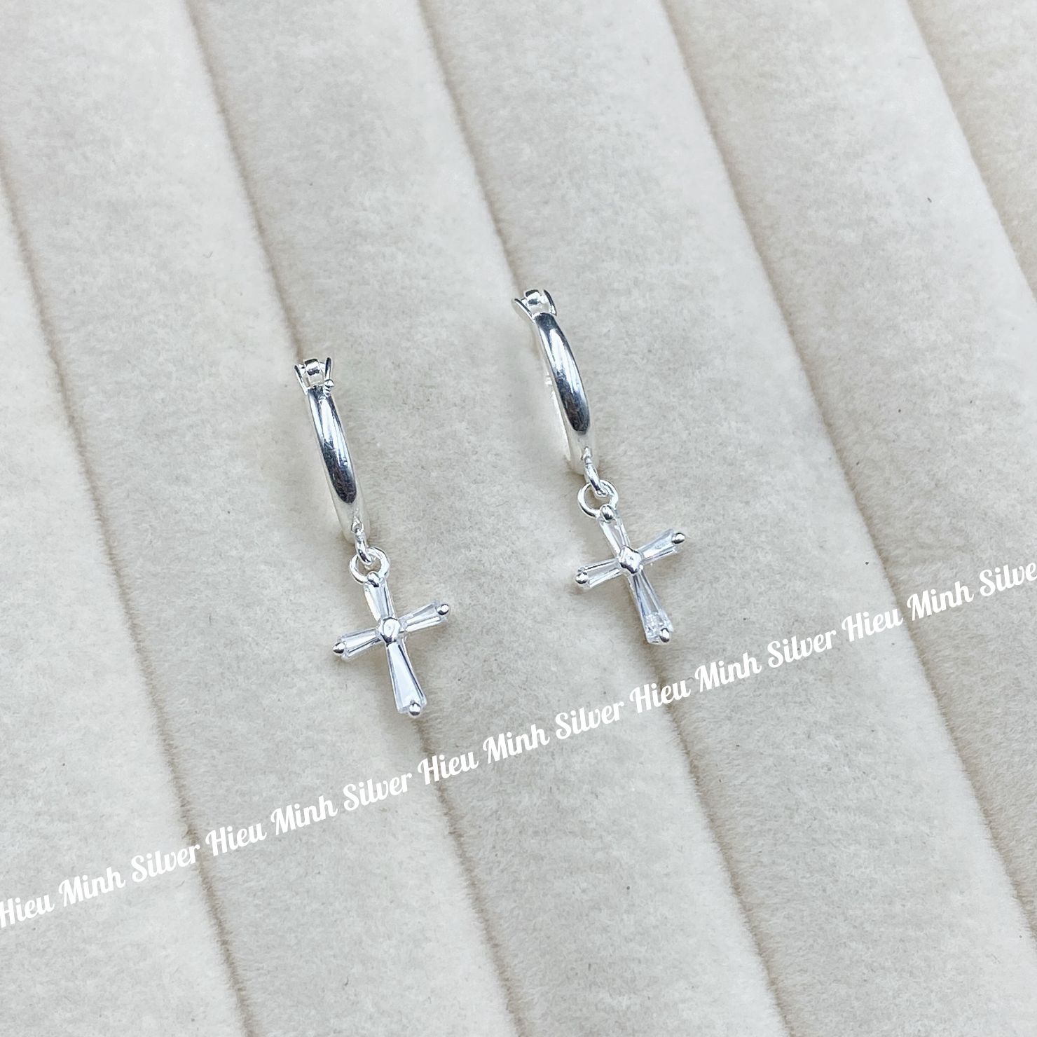 Hoa Tai Bạc Ta 925 Hình Thánh Giá Đính Đá Bạc Hiểu Minh HT393