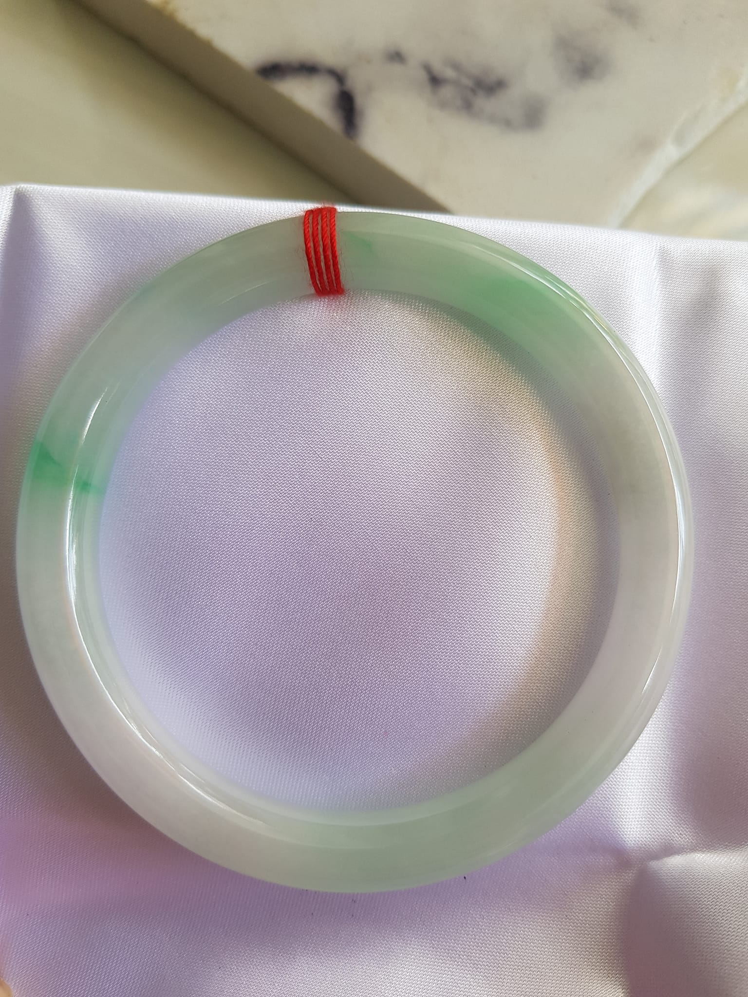 Vòng ĐÁ CẨM THẠCH TỰ NHIÊN TR Lý SAO 58  Size vòng 58mm x Dầy 8mm màu Trắng Bóng xanh lý nhẹ Đẹp sang  Nữ mệnh Kim mệnh Thủy 56kg - 68kg đeo ạ