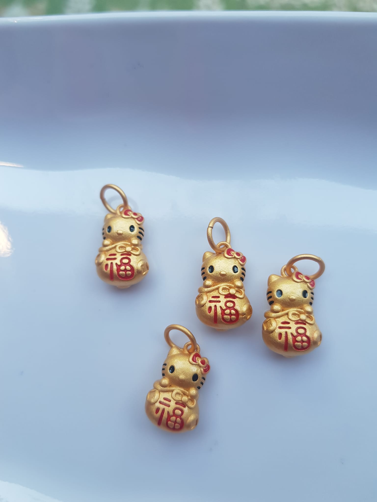 Phụ Kiện Charm Vòng Tay Nữ đẹp Hình Mèo Kitty vàng may mắn màu vàng kiểu đẹp Nữ đã có vòng tay hạt chuỗi , vòng tay kiểu thì charm Mèo Kitty này vào đeo đẹp xinh lắm ạ