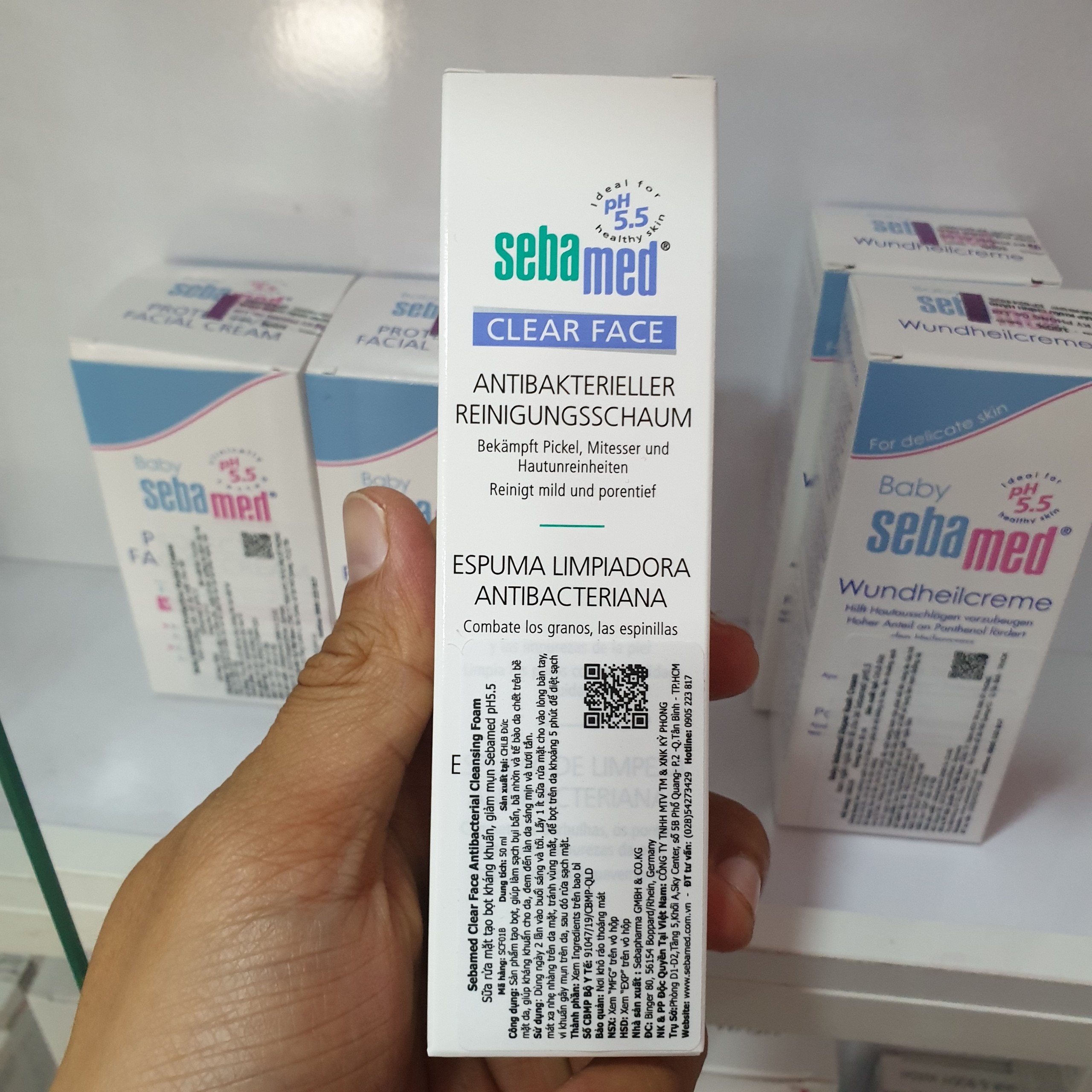 Combo 2 Sữa rửa mặt tạo bọt kháng khuẩn ngừa mụn Sebamed pH5.5 Clear Face AntiBacterial Cleansing Foam 50ml + tặng bọt biển rửa mặt sạch sâu