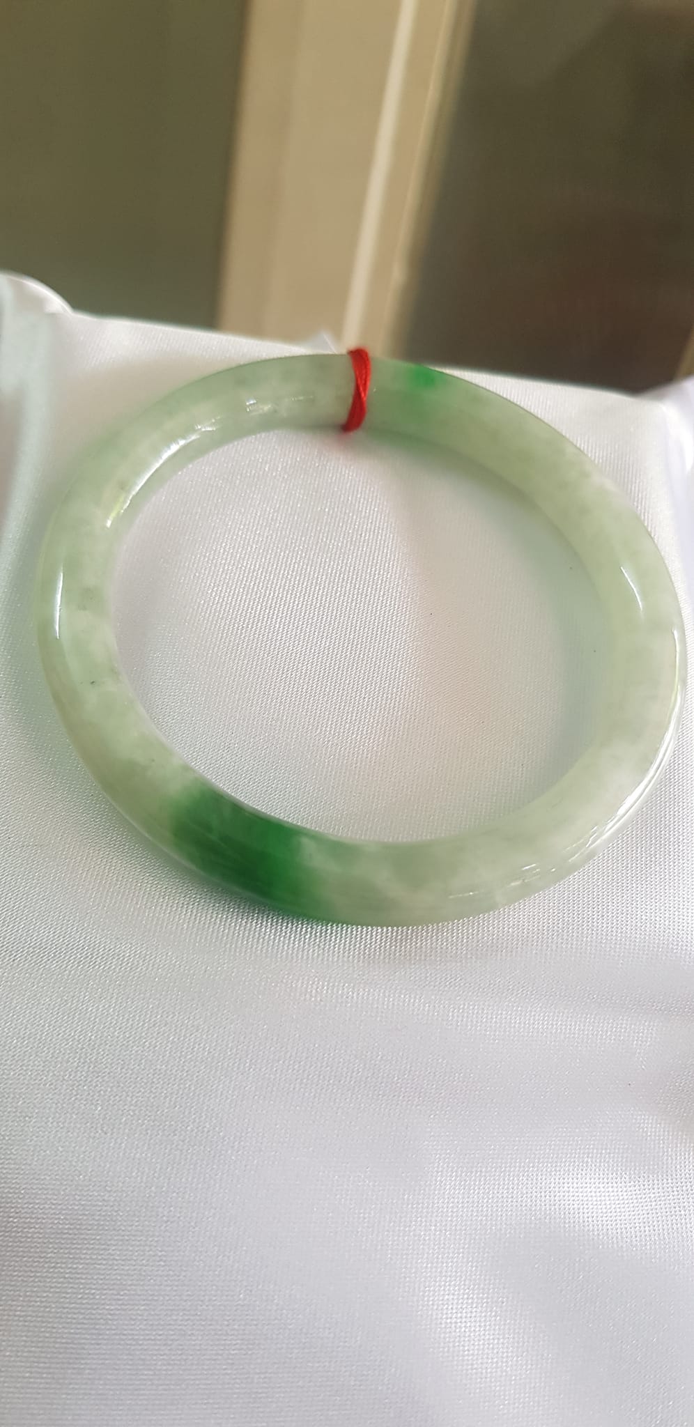 Vòng Cẩm Thạch tự nhiên mới Đậu AS Sao 52mm x cọng 7mm màu trắng bông đậu điểm lý 1 góc đẹp Nữ 50kg - 56kg đeo ạ
