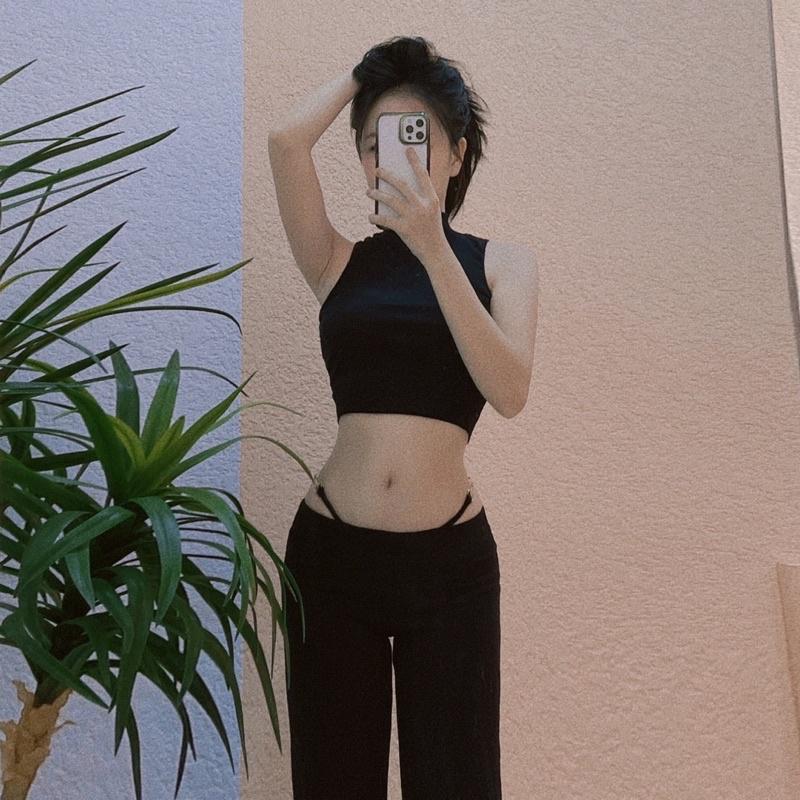 Áo Croptop Cổ Lọ Sát Nách