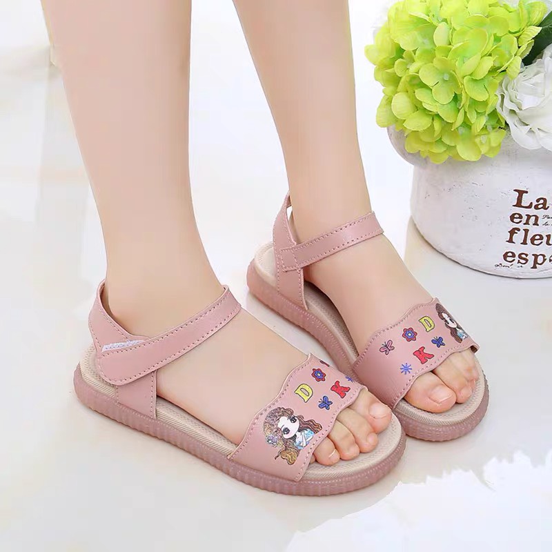 Sandal bé gái quai hậu da mềm cao cấp đế dẻo chịu nước kháng khuẩn nhanh ráo họa tiết công chúa cho bé gái 3 - 12 tuổi SG51