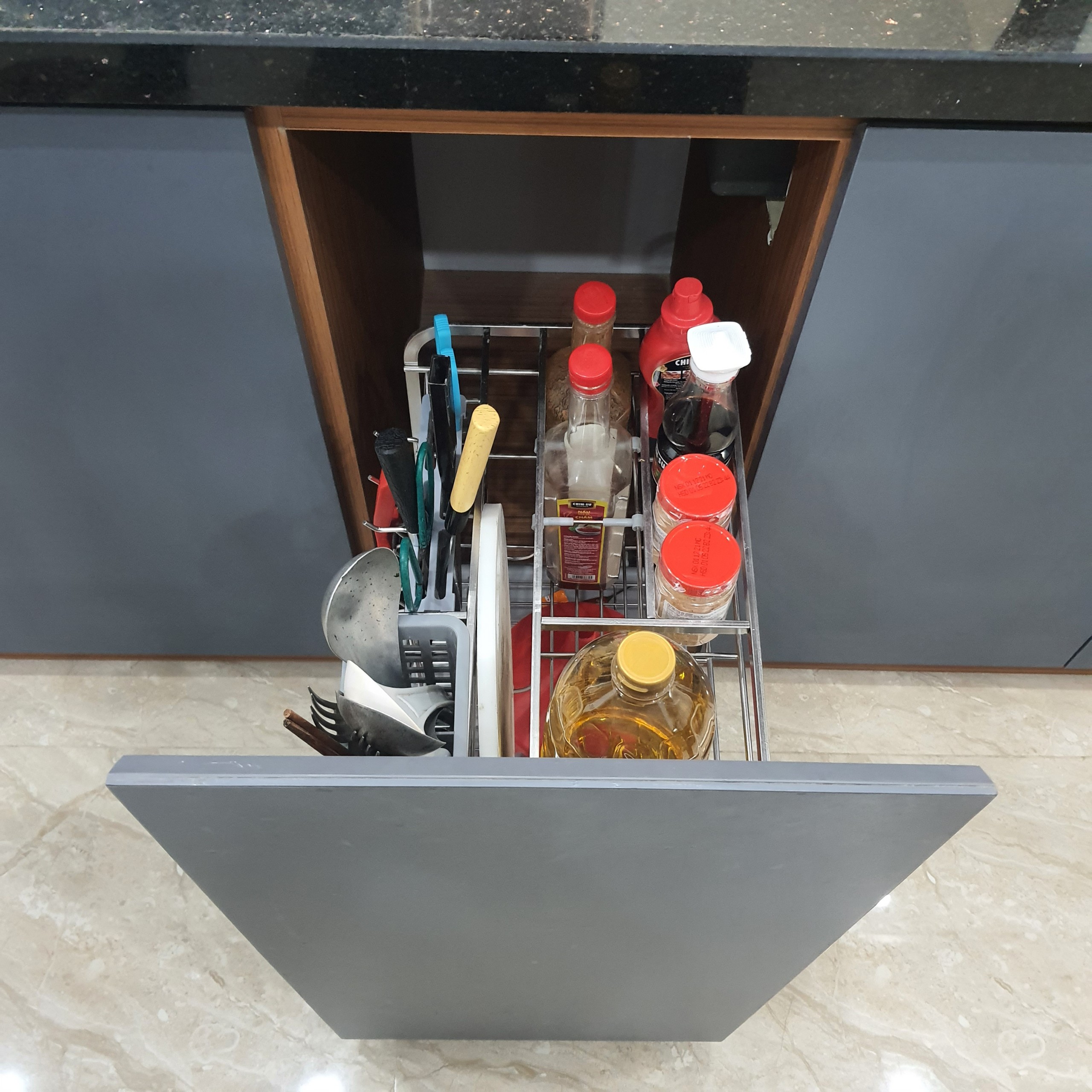 Kệ Đựng Chai Lọ, Gia Vị, Dao Thớt Tủ Bếp INOX 304 - Ray Âm Giảm Chấn - Có Thợ Lắp