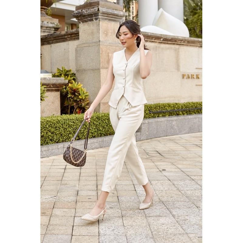 Áo clothesrack sát nách cổ V cài nút bọc Beige