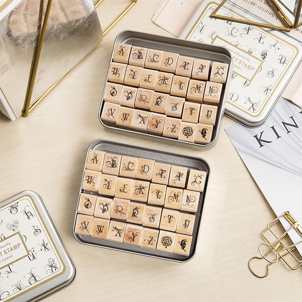 Bộ con dấu Alphabet kèm 2 hộp mưc cho con dấu màu ngẫu nhiên