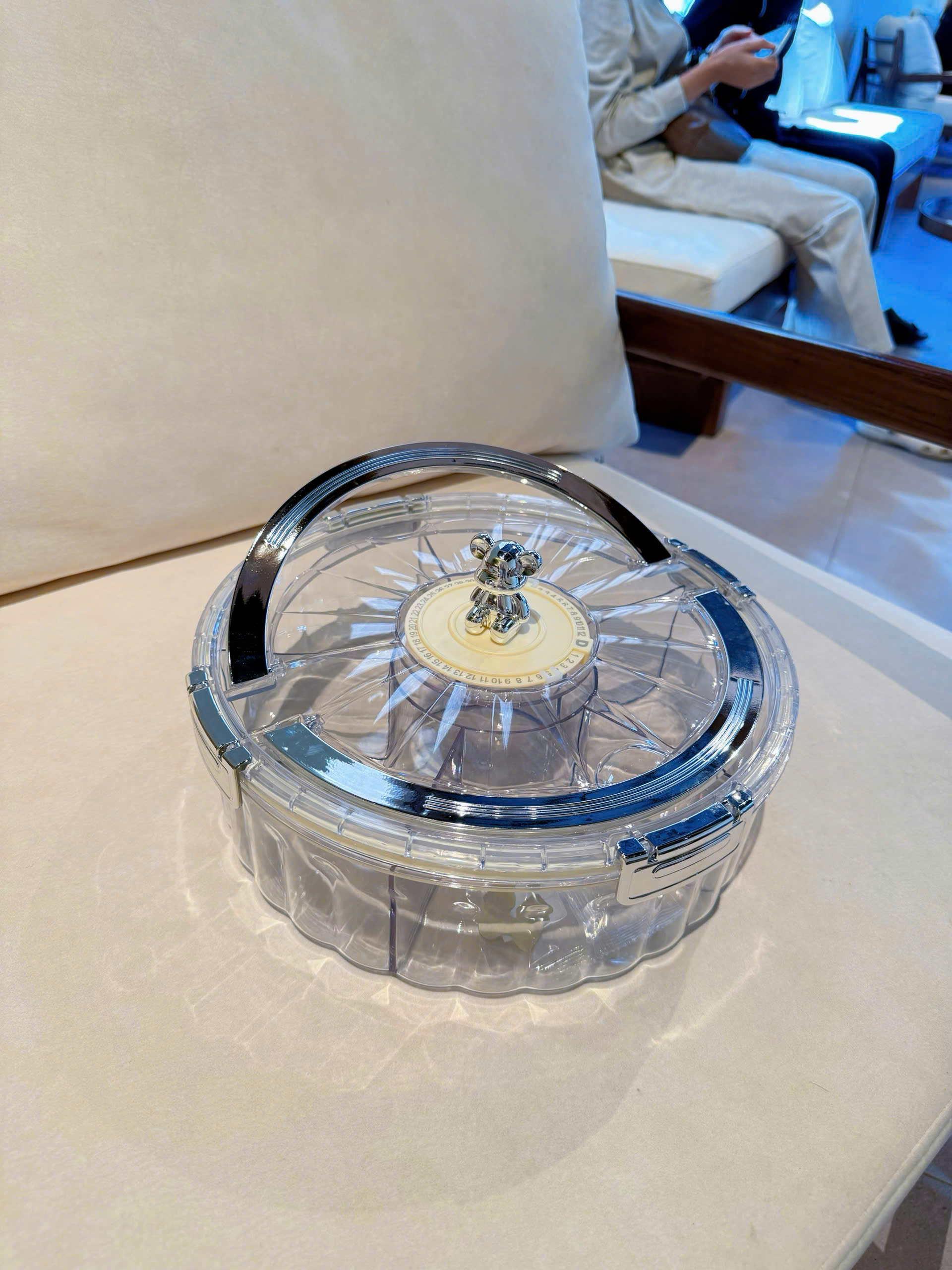 Khay Mứt Hình Gấu Vân Kim Cương 6 Ngăn Kèm Quai Xách – Hộp Đựng Bánh Kẹo Mứt Tết Sang Trọng, Hiện Đại - HÀNG CHÍNH HÃNG MINIIN