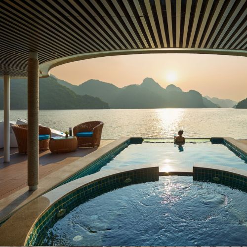 Khuyến Mại Cực Sốc Siêu Du Thuyền 5 Sao Capella Cruises Đẳng Cấp, Trải Nghiệm Chèo Thuyền Kayak Tại Vịnh Lan Hạ
