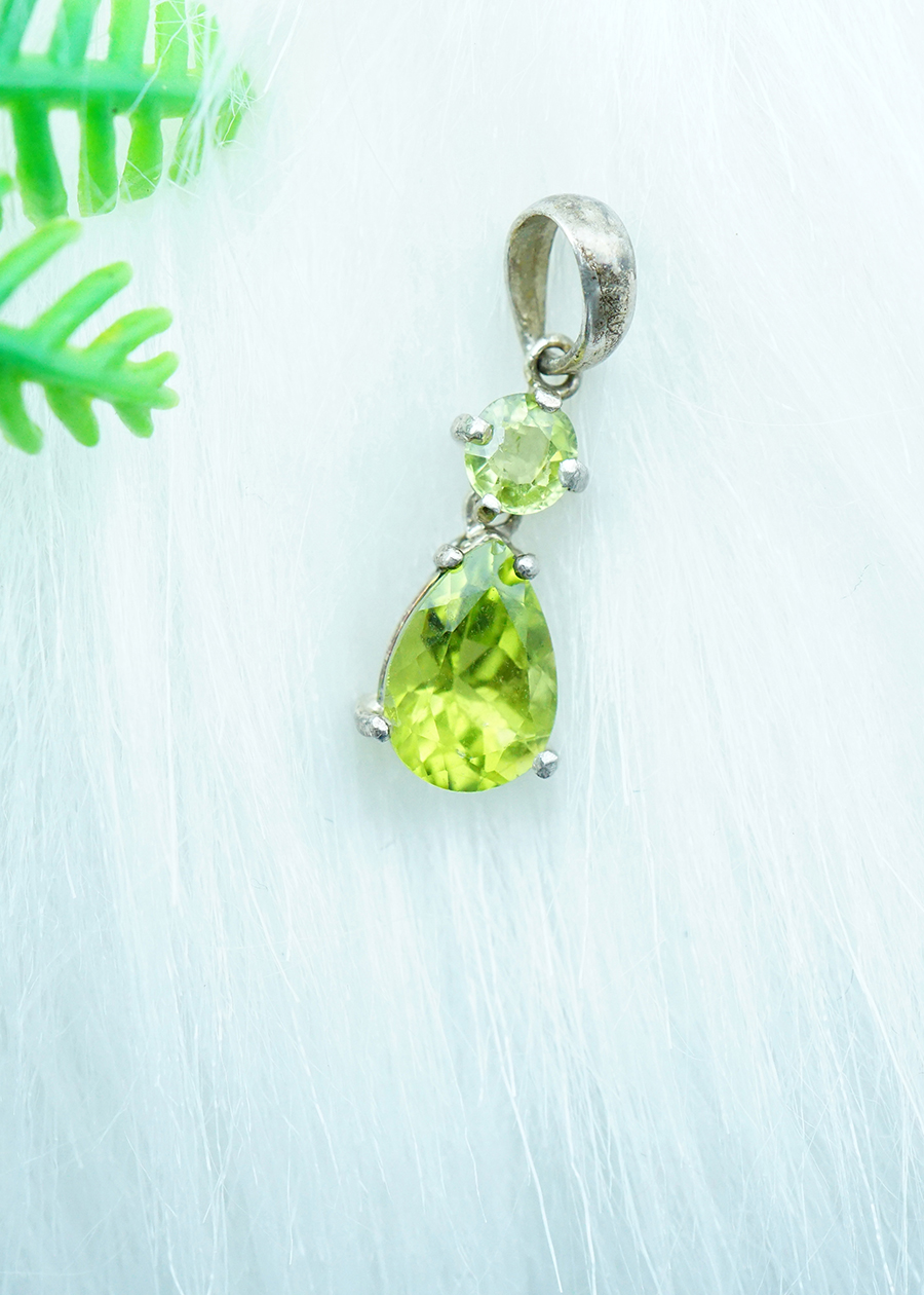 Mặt dây chuyền đá Peridot xanh lá tự nhiên kiểu giọt nước