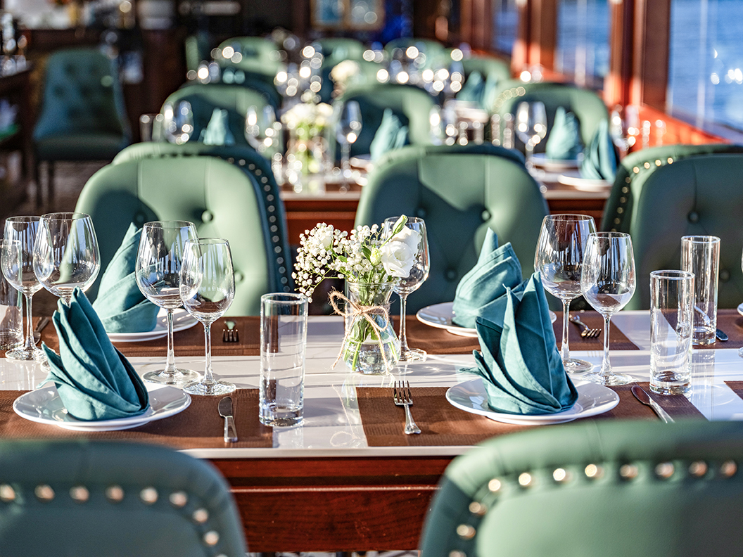 Tour du thuyền Hercules 5 sao thăm vịnh Hạ Long 6 tiếng - Full dịch vụ xe đưa đón - Ăn trưa Buffet - Miễn phí chèo Kayak