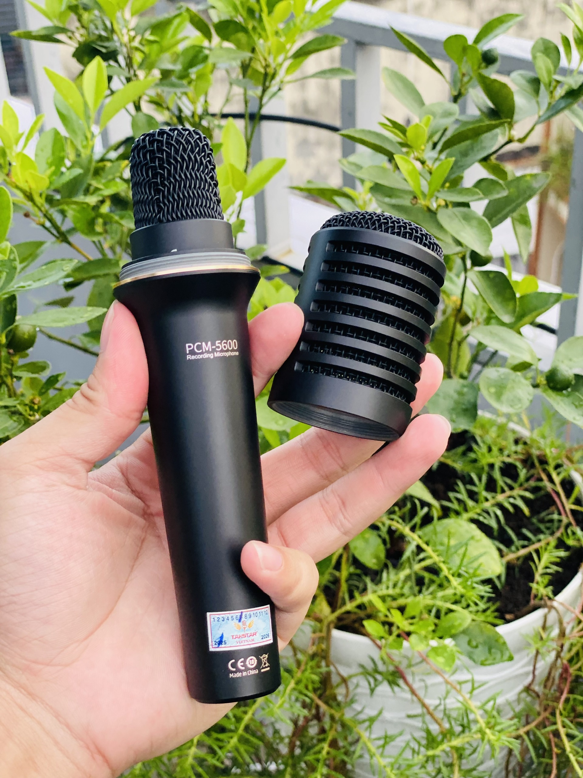 Micro Thu Âm Chuyên Nghiệp Takstar PCM 5600 48V  Condenser Cardioid, Dải Tần Rộng, Dành Cho Studio Chuẩn Phòng Thu Tặng Kèm Dây Micro Full Box Hàng Nhập Khẩu