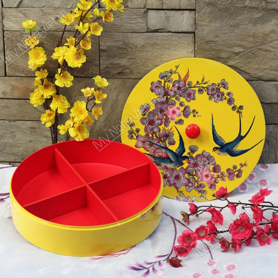 KHAY MỨT - HỘP ĐỰNG BÁNH MỨT SƠN MÀI vẽ én và hoa đào cẩn ốc