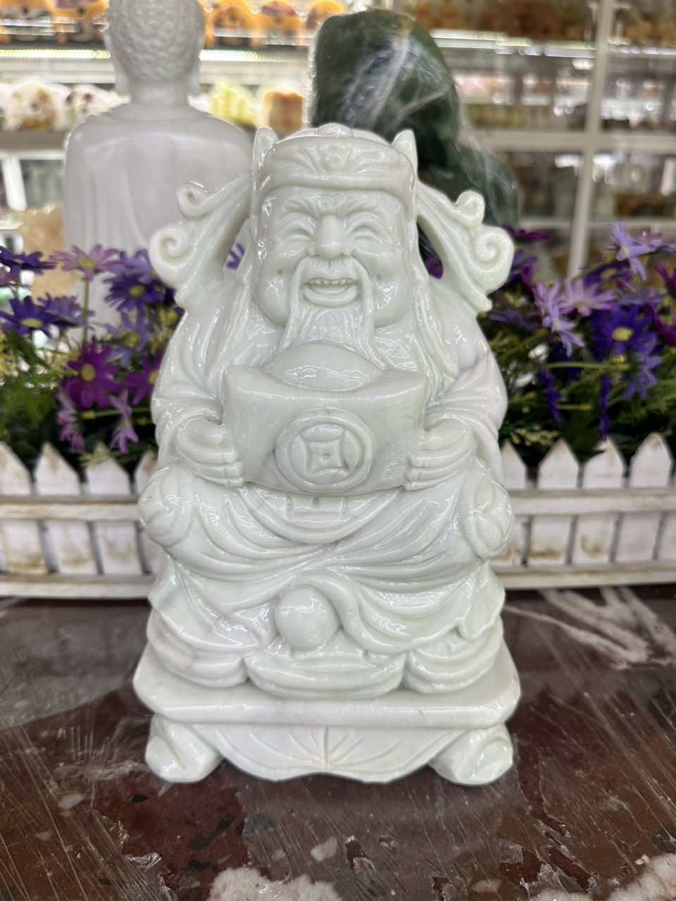 Tượng ông Thần Tài kim tiền, thần phát cầm thỏi vàng kim nguyên bảo phong thủy mang lại may mắn tài lộc đá cẩm thạch trắng xanh đặt bàn thờ thần tài - Cao 25 cm