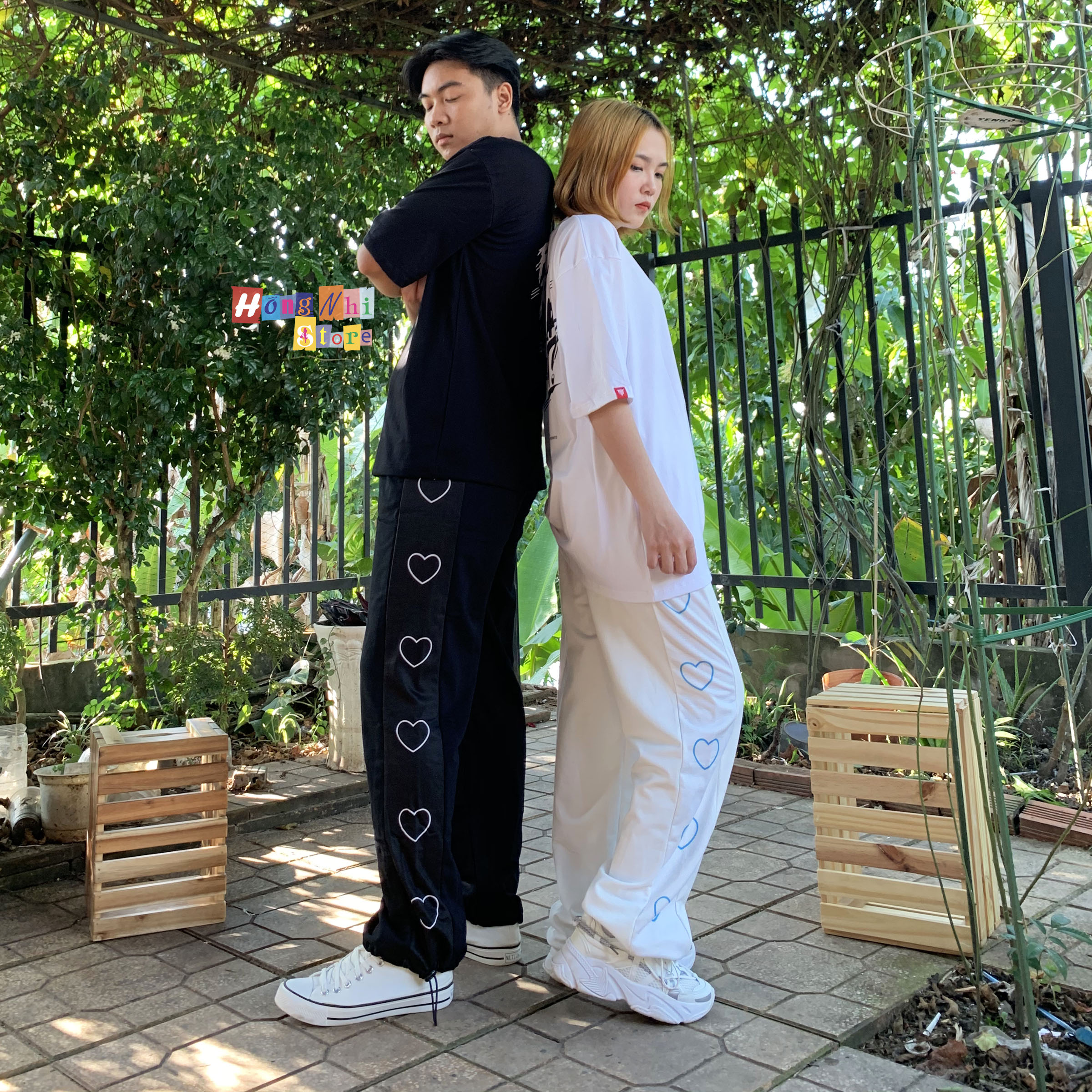 Quần Jogger Line Trái Tim Ulzzang Unisex Jogger Phối Sọc In Hình Dây Rút Lai Ống Rộng - MM