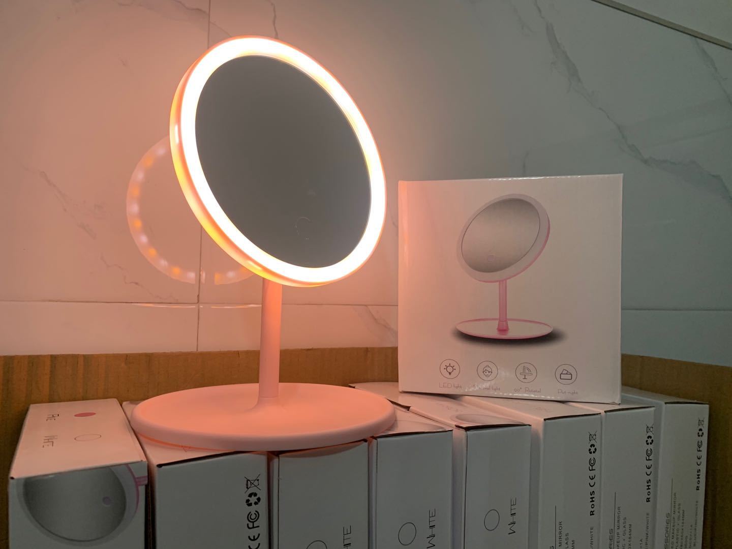 Gương trang điểm hình tròn để bàn có đèn led, gương để bàn có đèn led cảm ứng với 3 chế độ sáng