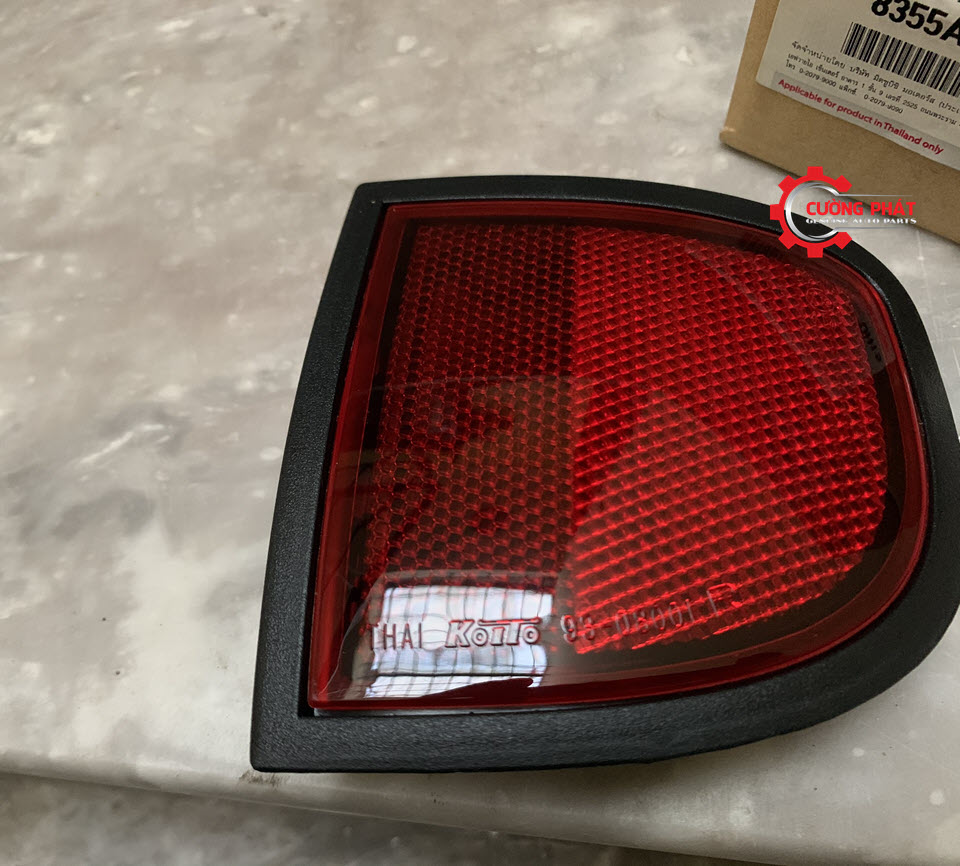 Đèn phản quang sau Mitsubishi Triton 2009-2014 (Đèn cản sau) mã bên lái 8355A015