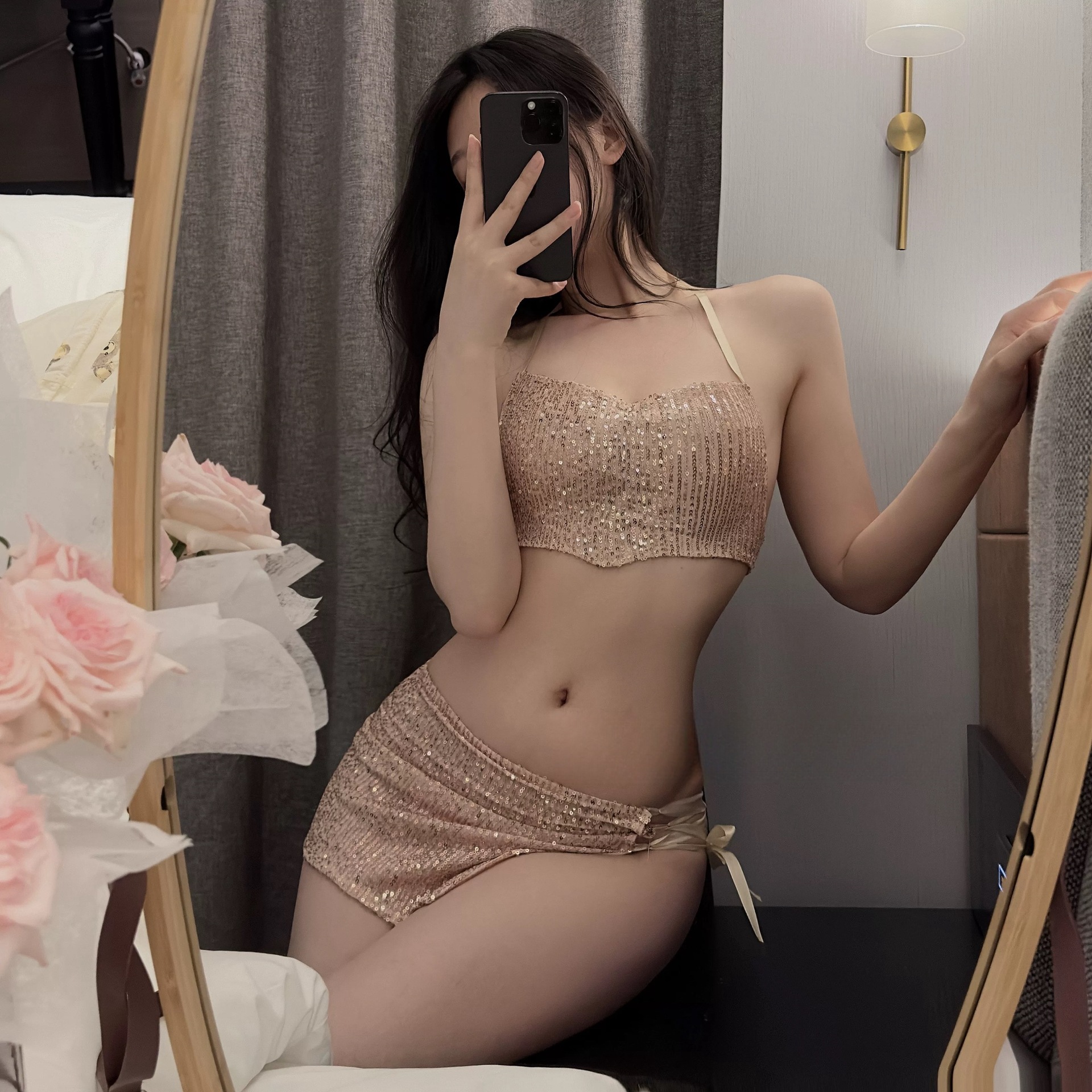 Set Đồ Ren Ánh Kim Quyến Rũ Kiêu Sa &amp; Gợi Cảm  Bộ Nội Y Sequin Ánh Vàng Biến Hóa Thành Nữ Thần  Set Áo 2 Dây &amp; Váy Ren Ôm Cực Phẩm Cho Nàng Sexy  Bộ Đồ Lấp Lánh Buộc Nơ Sau Thần Thái Nữ Chính Set Đồ Ngủ Ánh Kim Luxury Bắt Mắt Từ Mọi Góc Nhìn C080