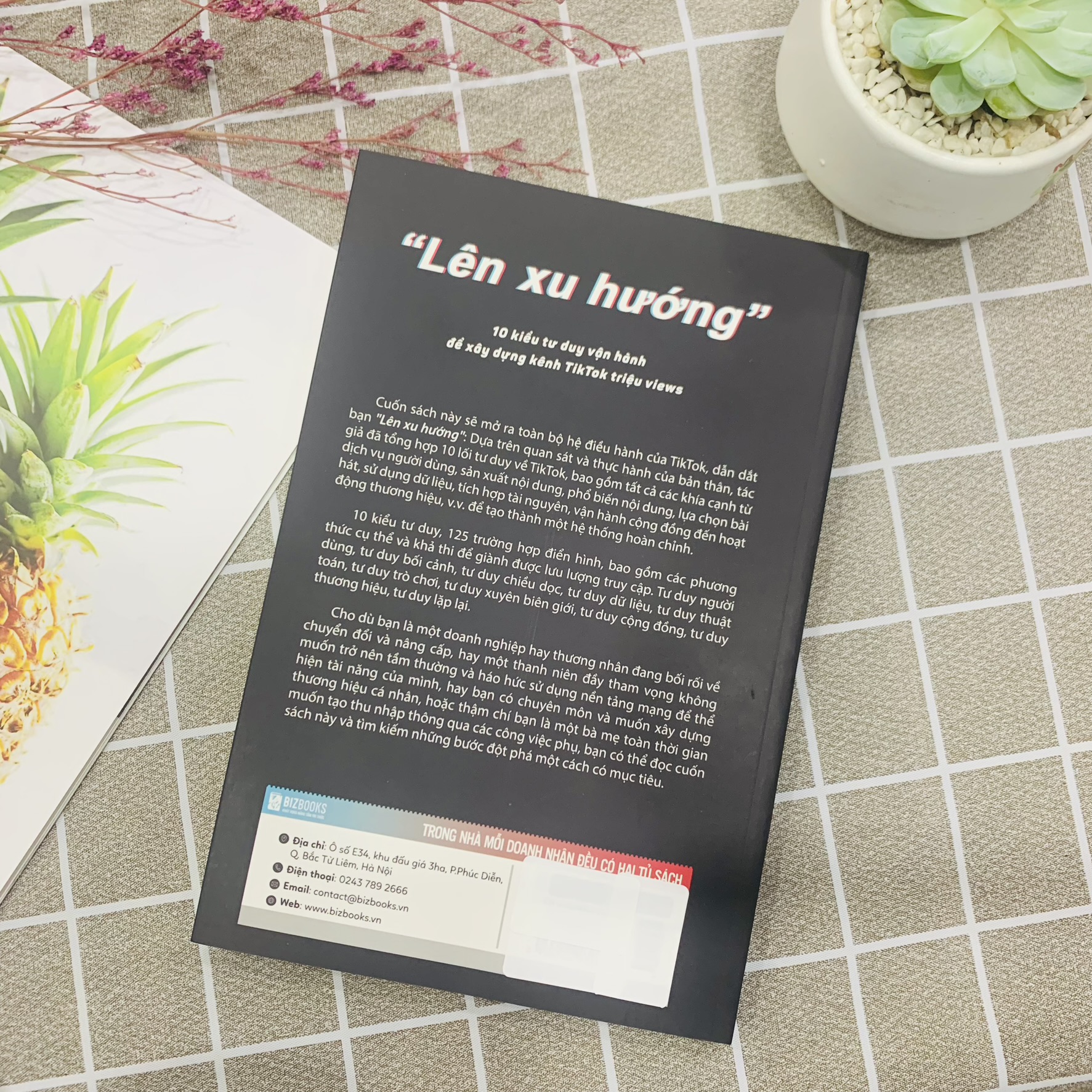 Sách Lên Xu Hướng - 10 Kiểu Tư Duy Vận Hành Để Xây Dựng Kênh