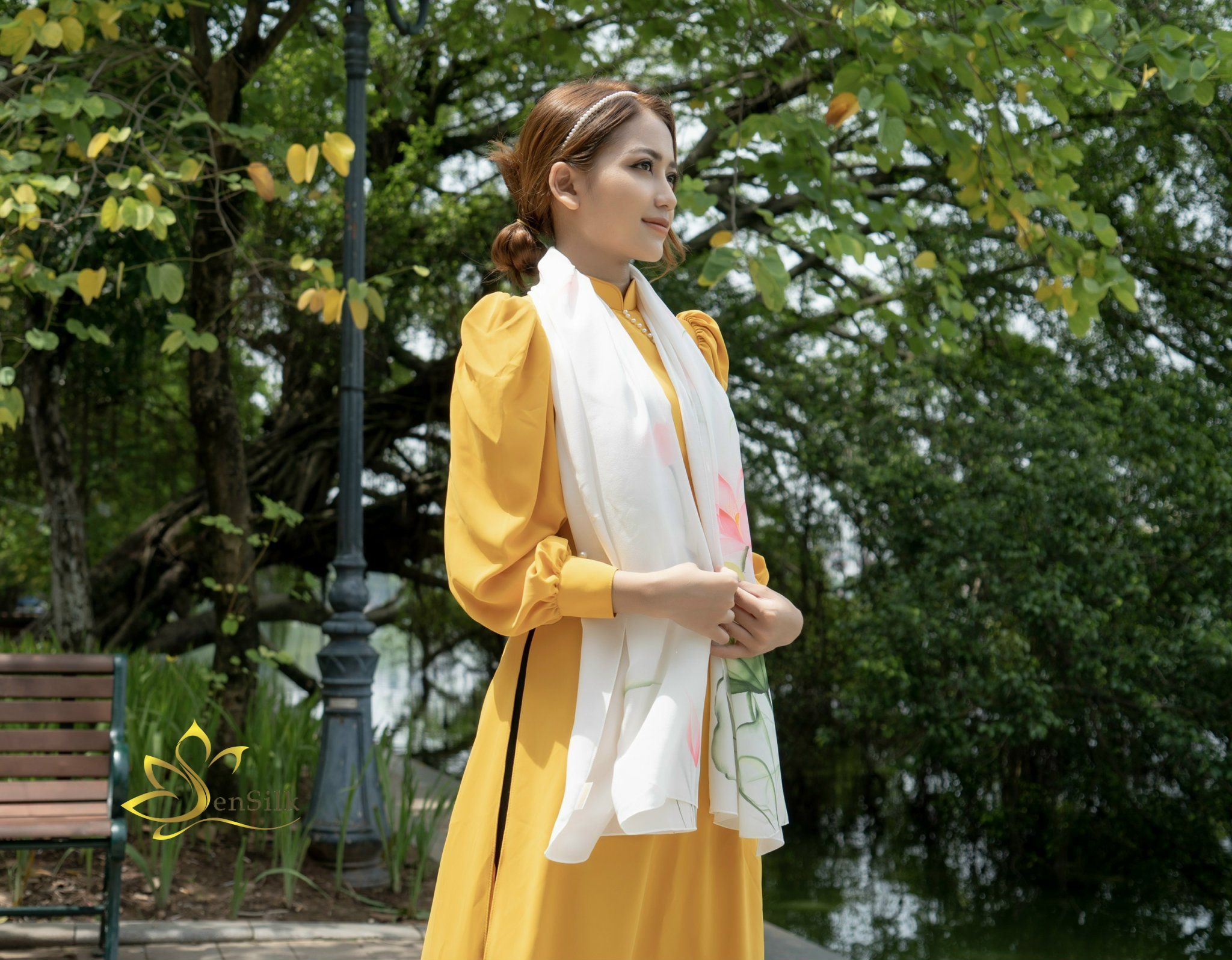 Khăn Lụa Vẽ Hoa Sen - SenSilk - Quà Tặng Khách Nước Ngoài, Quốc Hoa Việt Nam, Phụ Kiện Thời Trang Nữ Cao Cấp, Silk Painting Scarf, Water Marbling, Khăn Dệt Làng Nghề Truyền Thống.